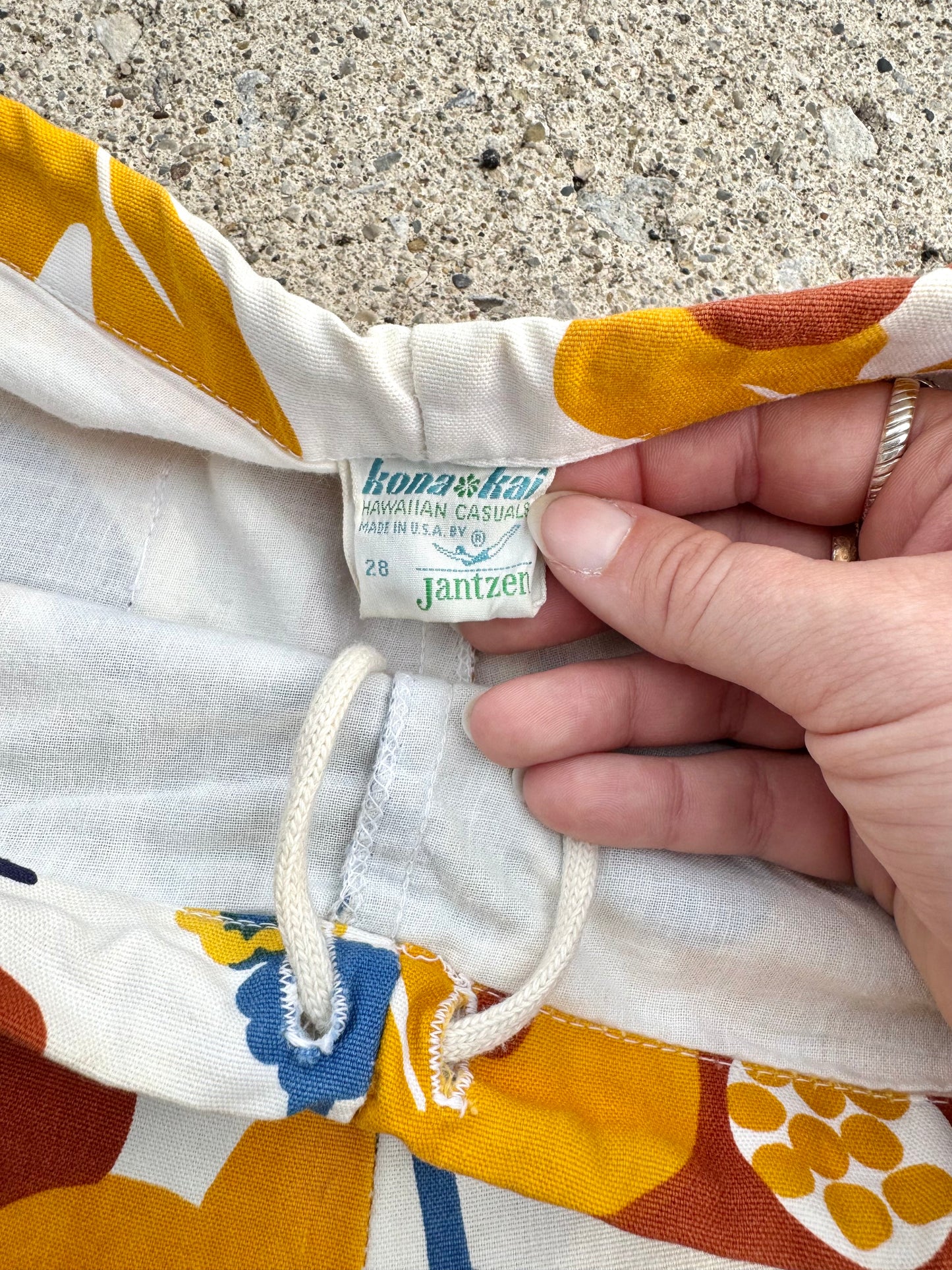 Vintage 1960s Jantzen Kona Kai Hawaiian Floral Print Beach Shorts | Small