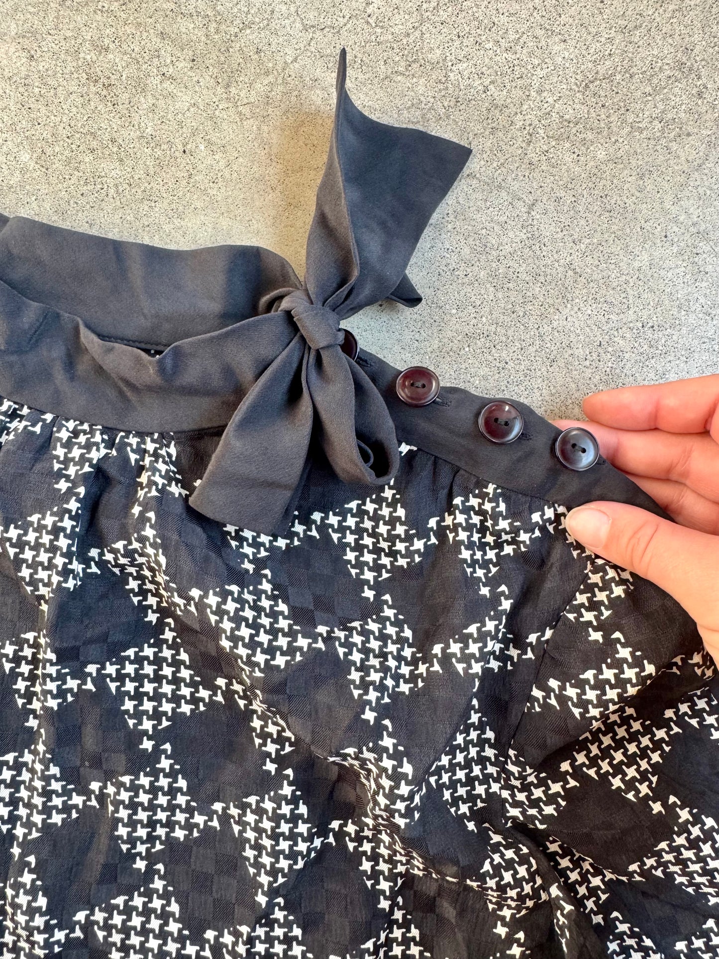 Vintage 1980s Black & White Houndstooth Silk High-Neck Bow Blouse | Medium