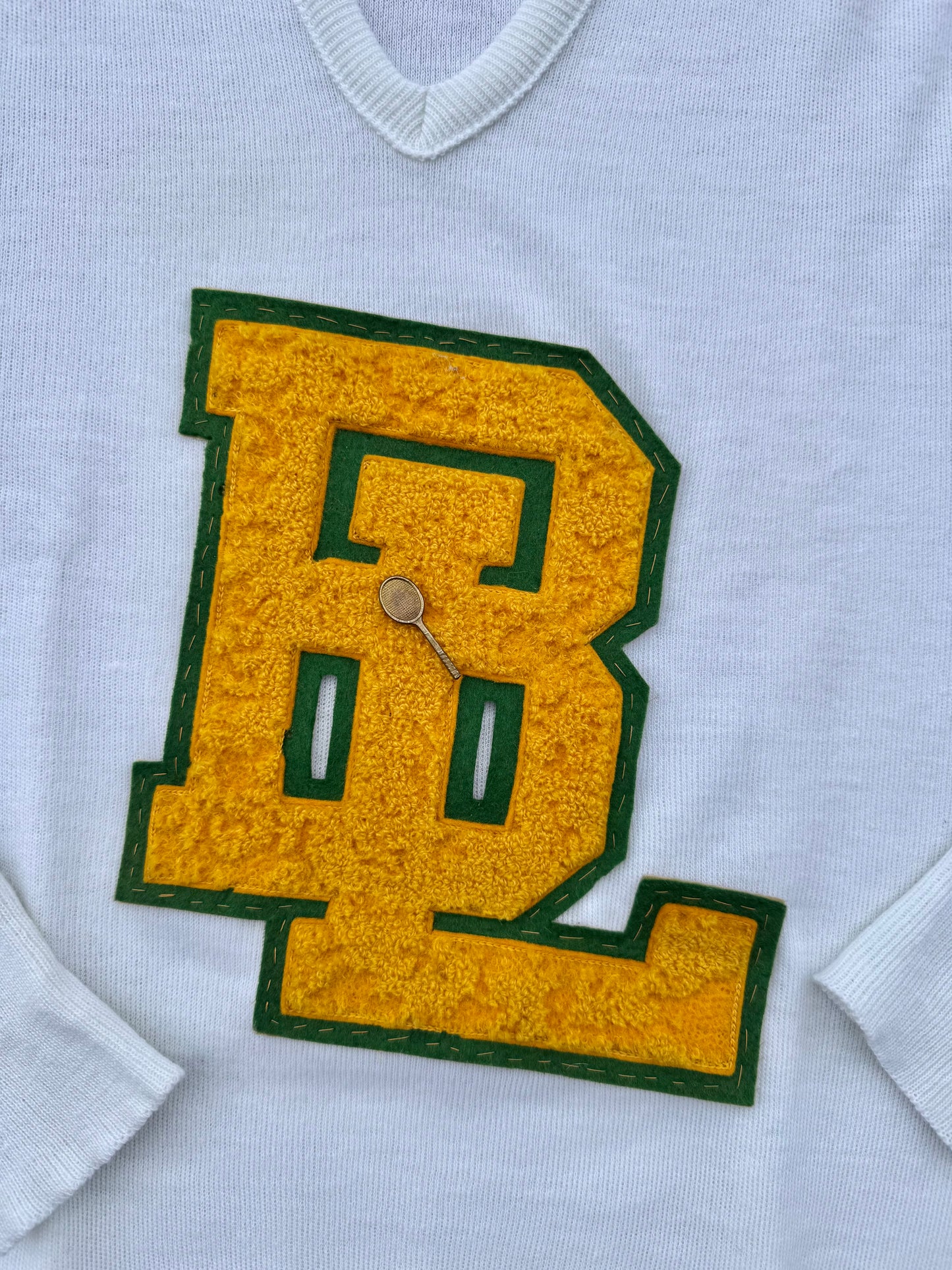 Vintage 1970s Pinnacle White V-Neck Sweater w/ Tennis Letterman Patch | Medium