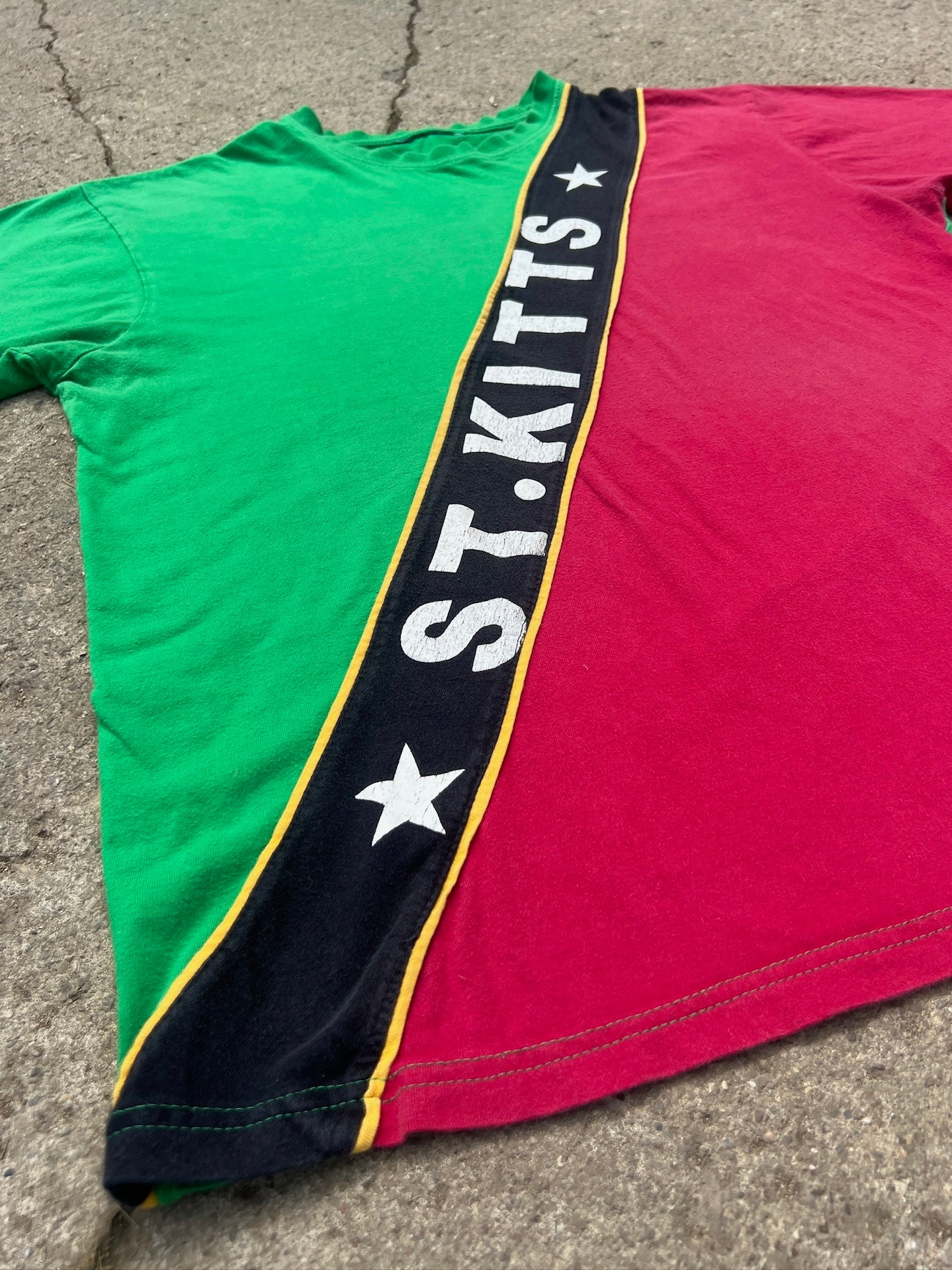 Vintage 1990s Green & Red St. Kitts Flag Tee | Large