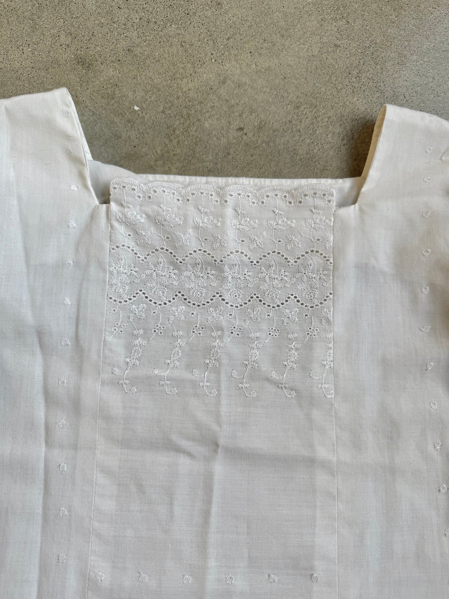 Vintage 1970s White Floral Embroidered Puff Sleeve Blouse | S/M