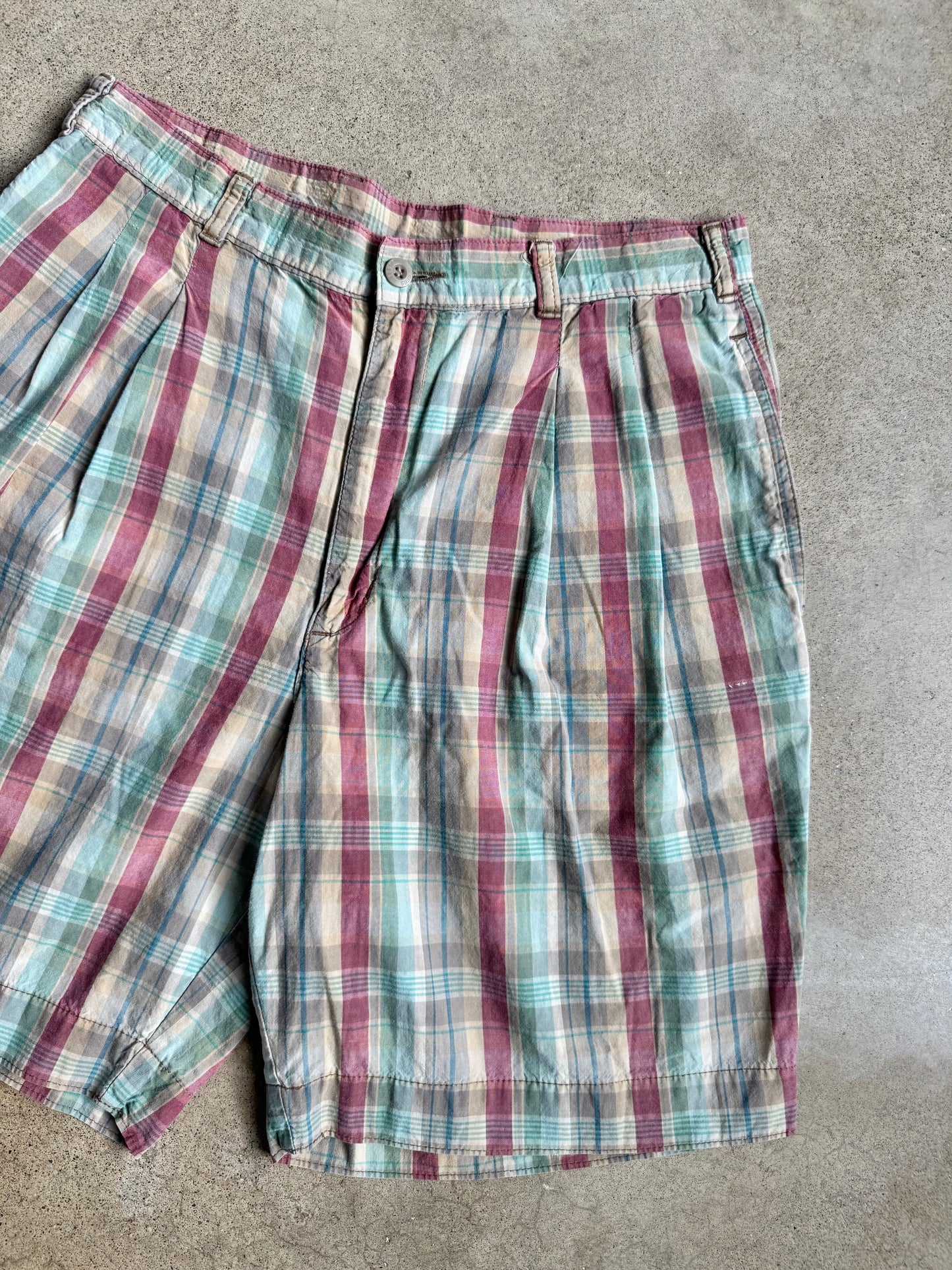 Vintage 1990s Dockers Plaid Pleat Front Cotton Shorts | Waist 32”