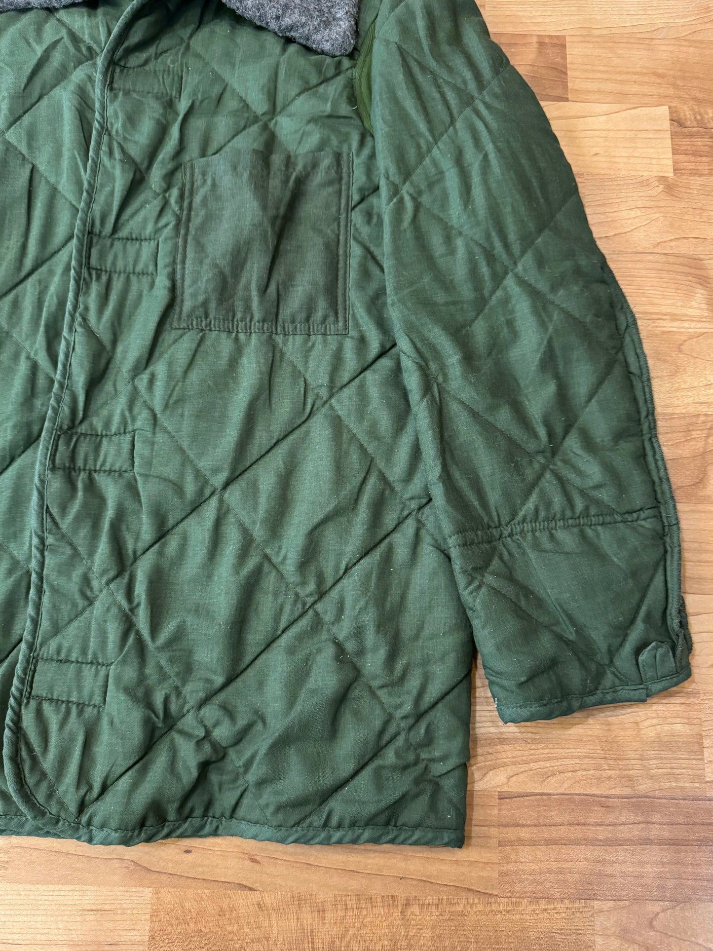 Vintage Cold War Era Quilted Military Jacket Liner | M/L