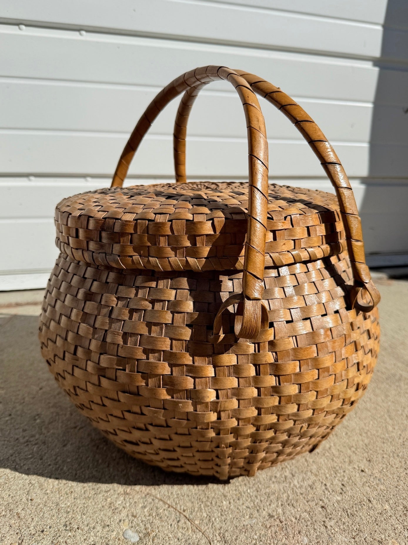 Vintage 1950s Mid-Atlantic Woven Wicker Lidded Basket