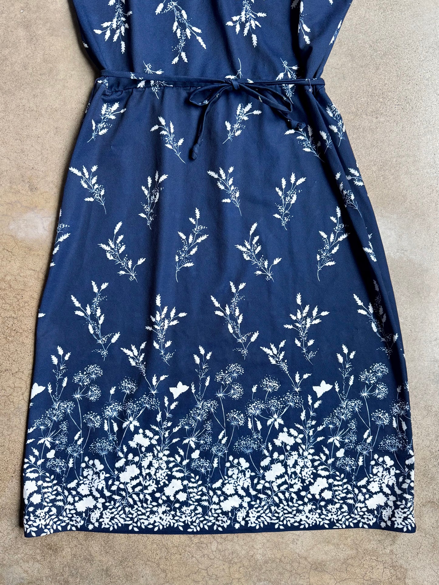 Vintage 1970s Navy Floral Collared Tie-Waist Sleeveless Dress | Medium