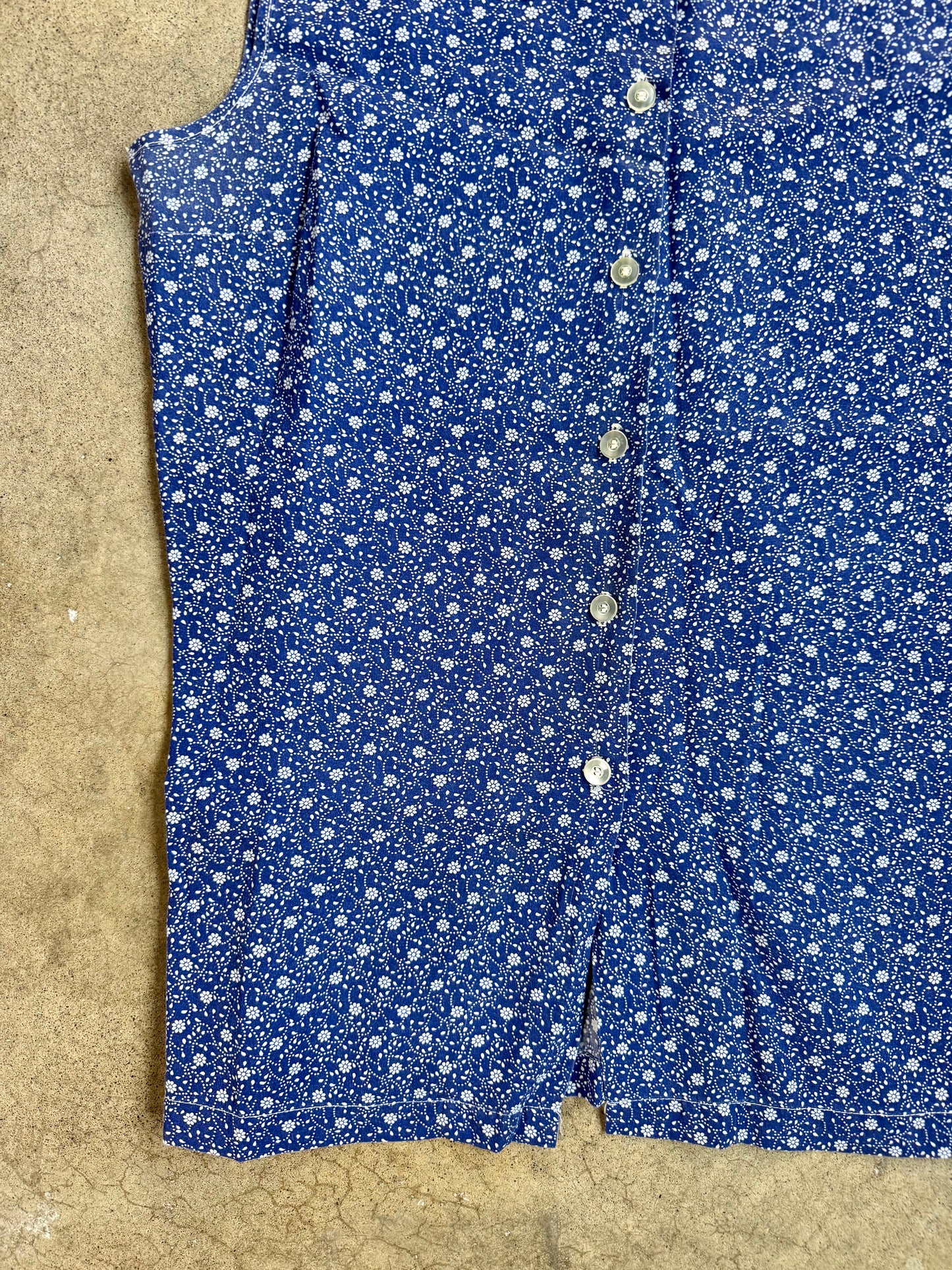 Vintage 1960s Handmade Blue & White Floral Sleeveless Blouse | Large