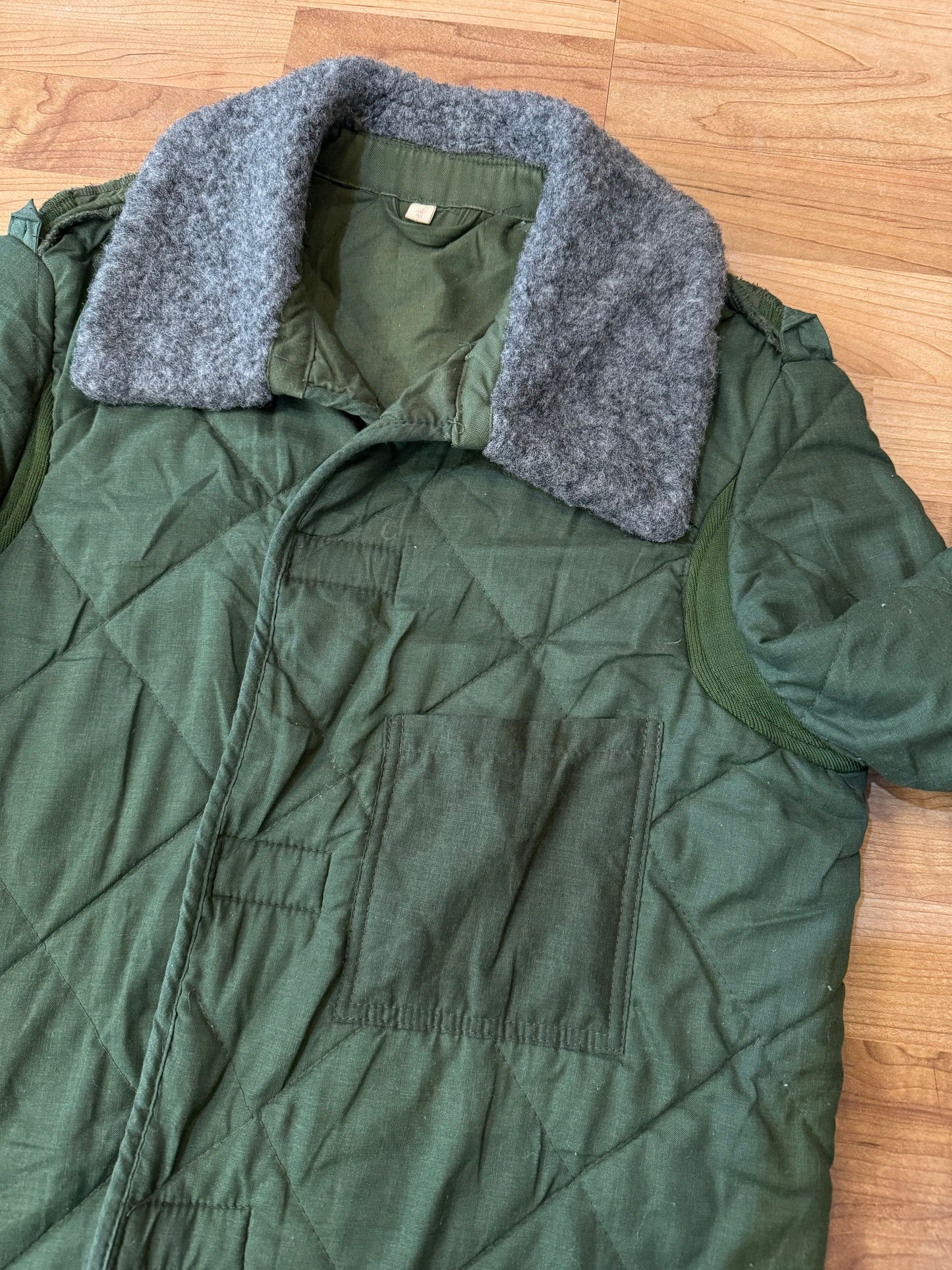 Vintage Cold War Era Quilted Military Jacket Liner | M/L