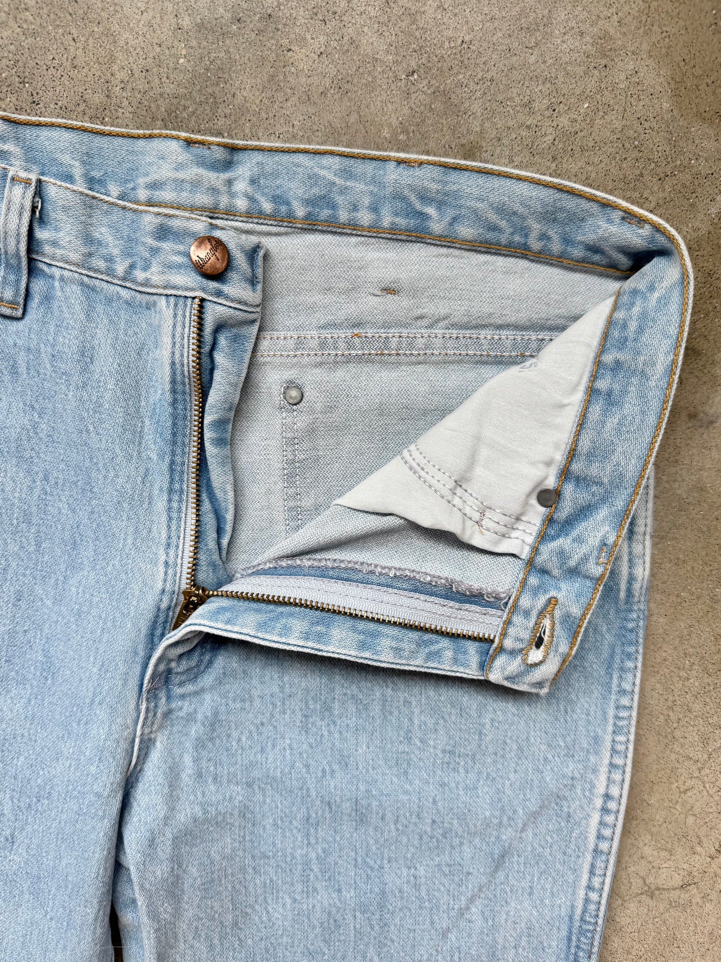 Vintage 1990s Deadstock Wrangler Cowboy Cut Light Wash Jeans | 32x34