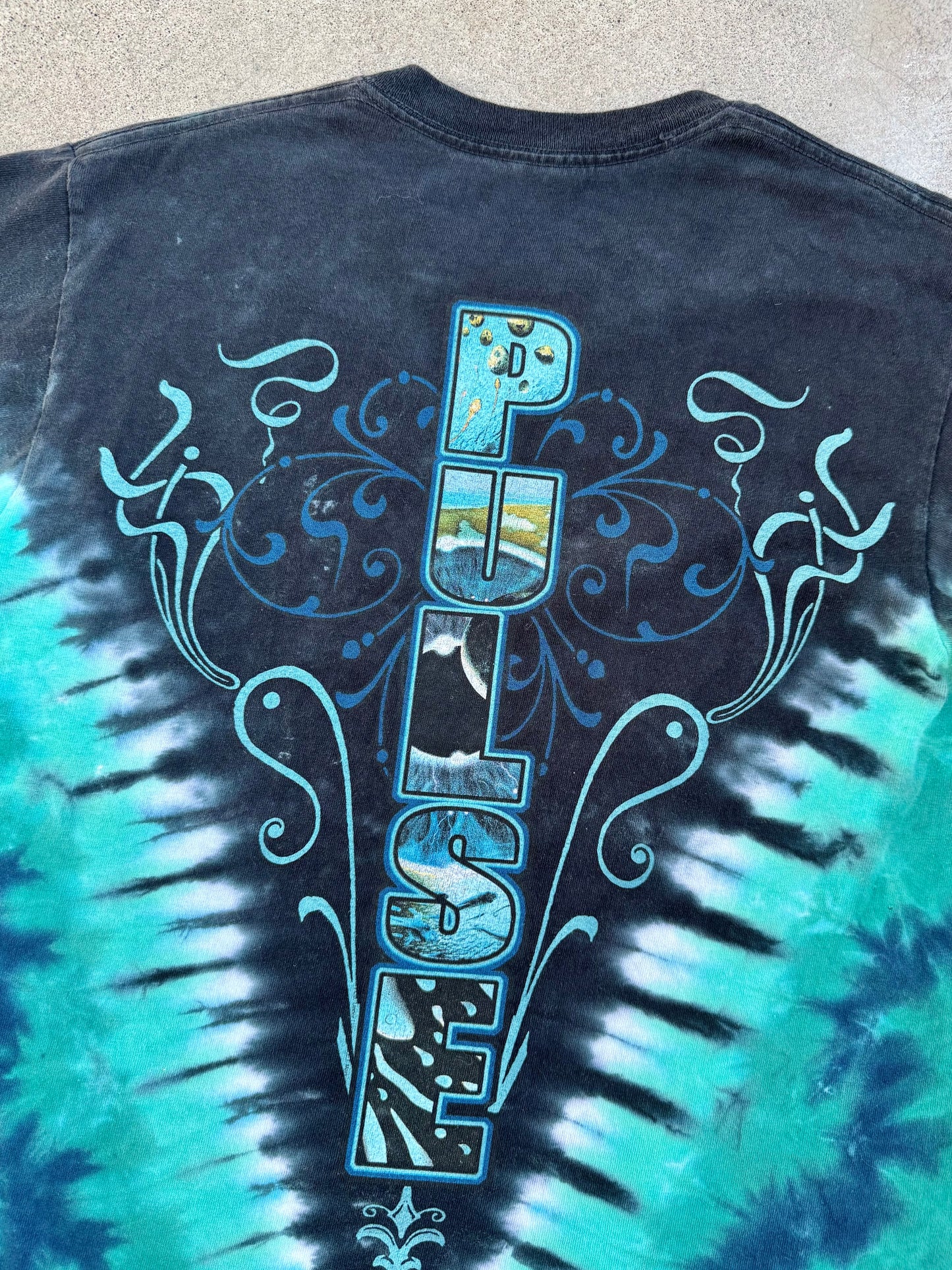 2007 Liquid Blue Pink Floyd “Pulse” Tie-Dye Band Tee | Small