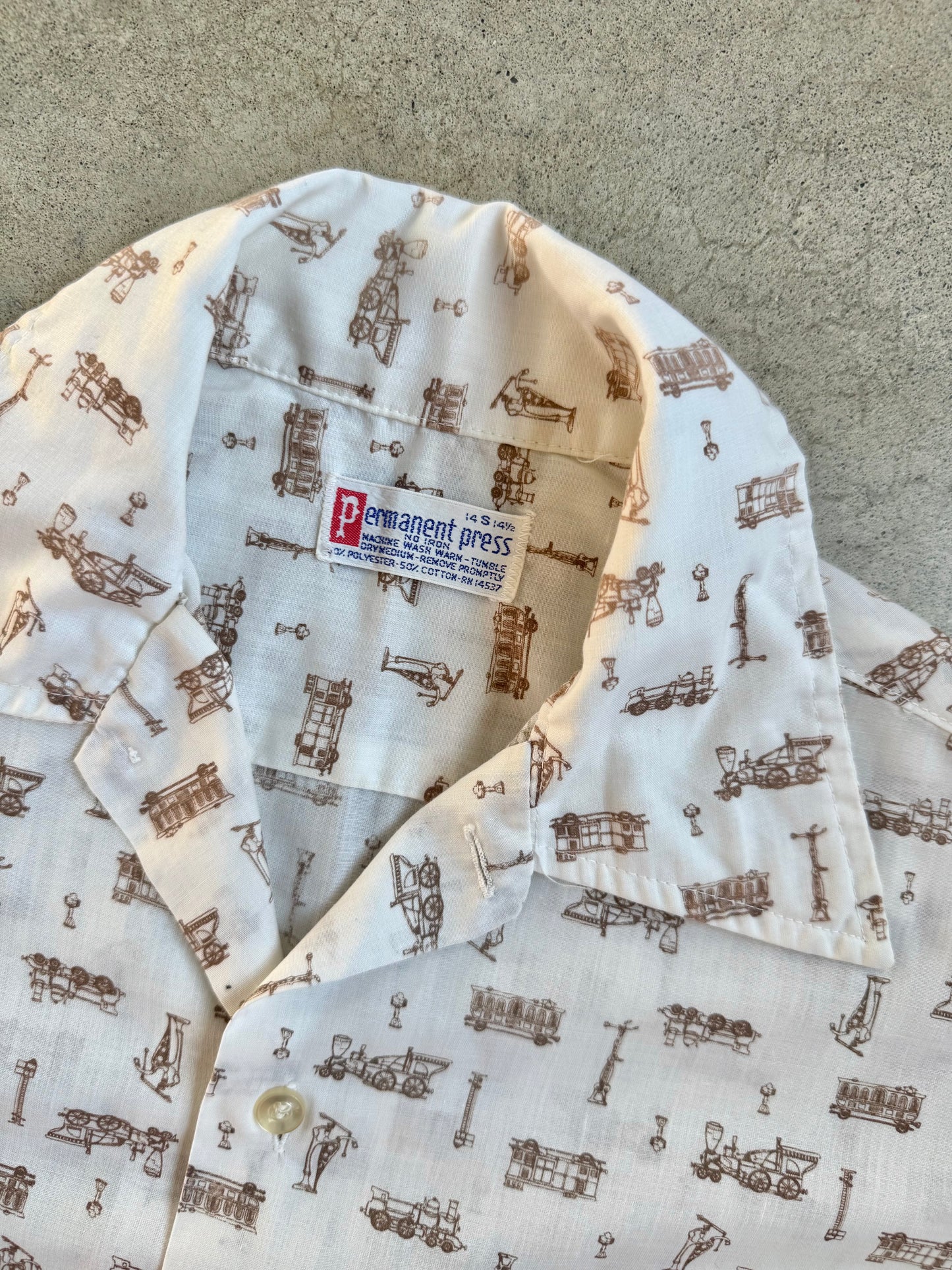 Vintage 1960s White & Brown Novelty Train Print Short Sleeve Shirt | Small