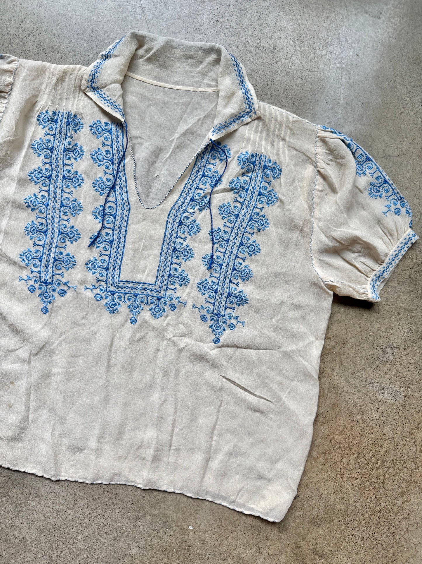Vintage Hungarian Folk Embroidered Short Sleeve Peasant Blouse | Medium