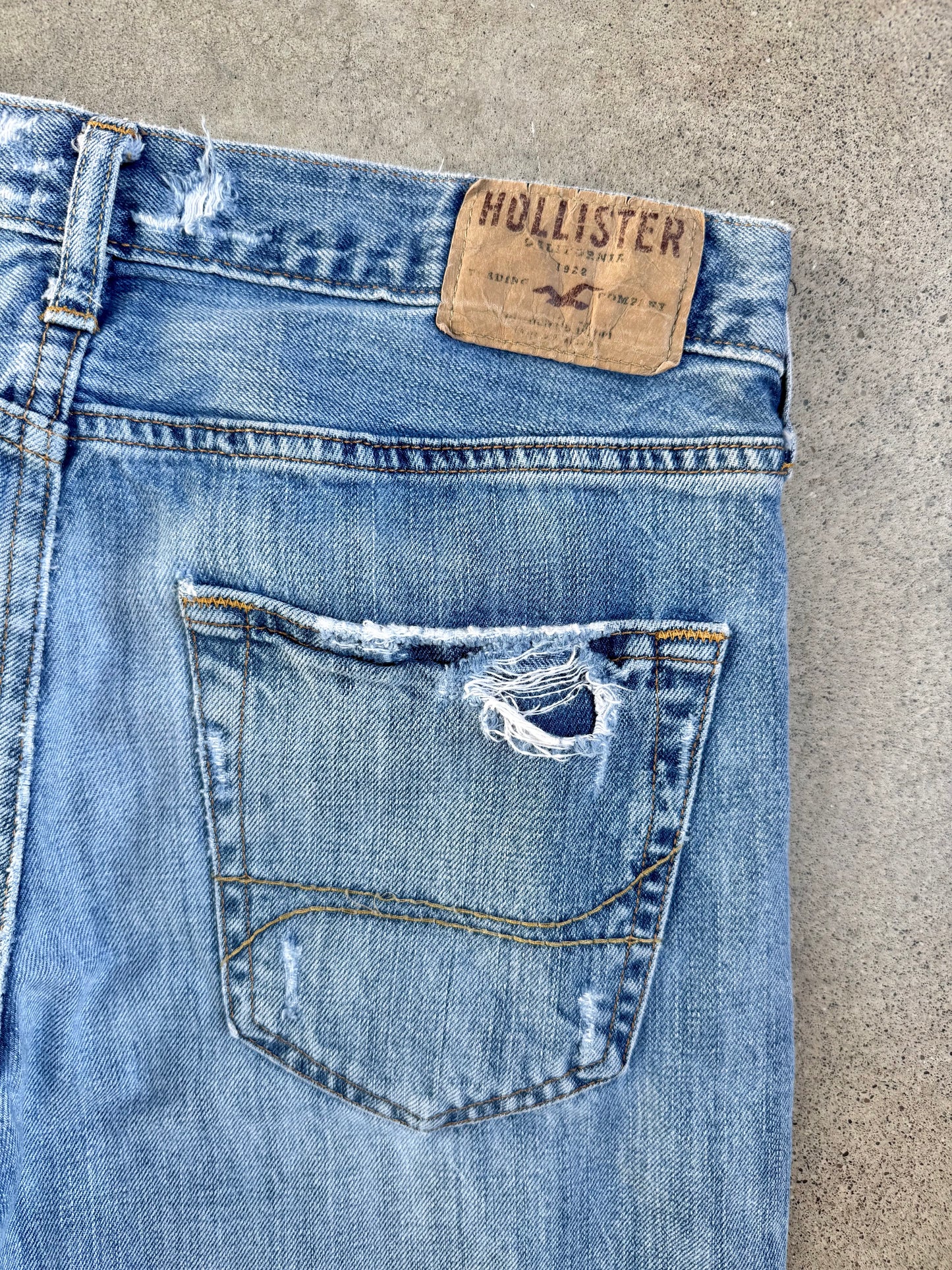 2000s Hollister Hermosa Distressed Low-Rise Bootcut Jeans | 30x32