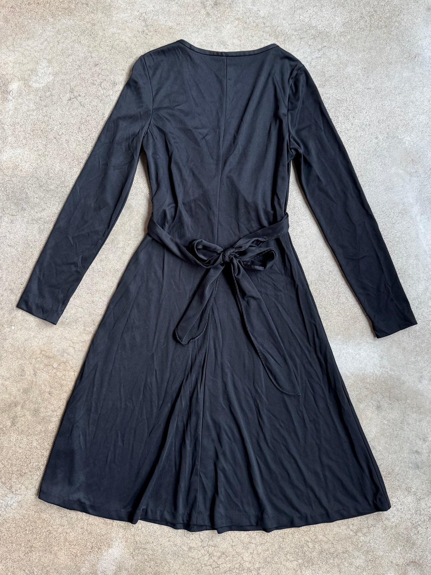 Vintage 1970s Black Long Sleeve V-Neck Tie-Back Dress | XS/S