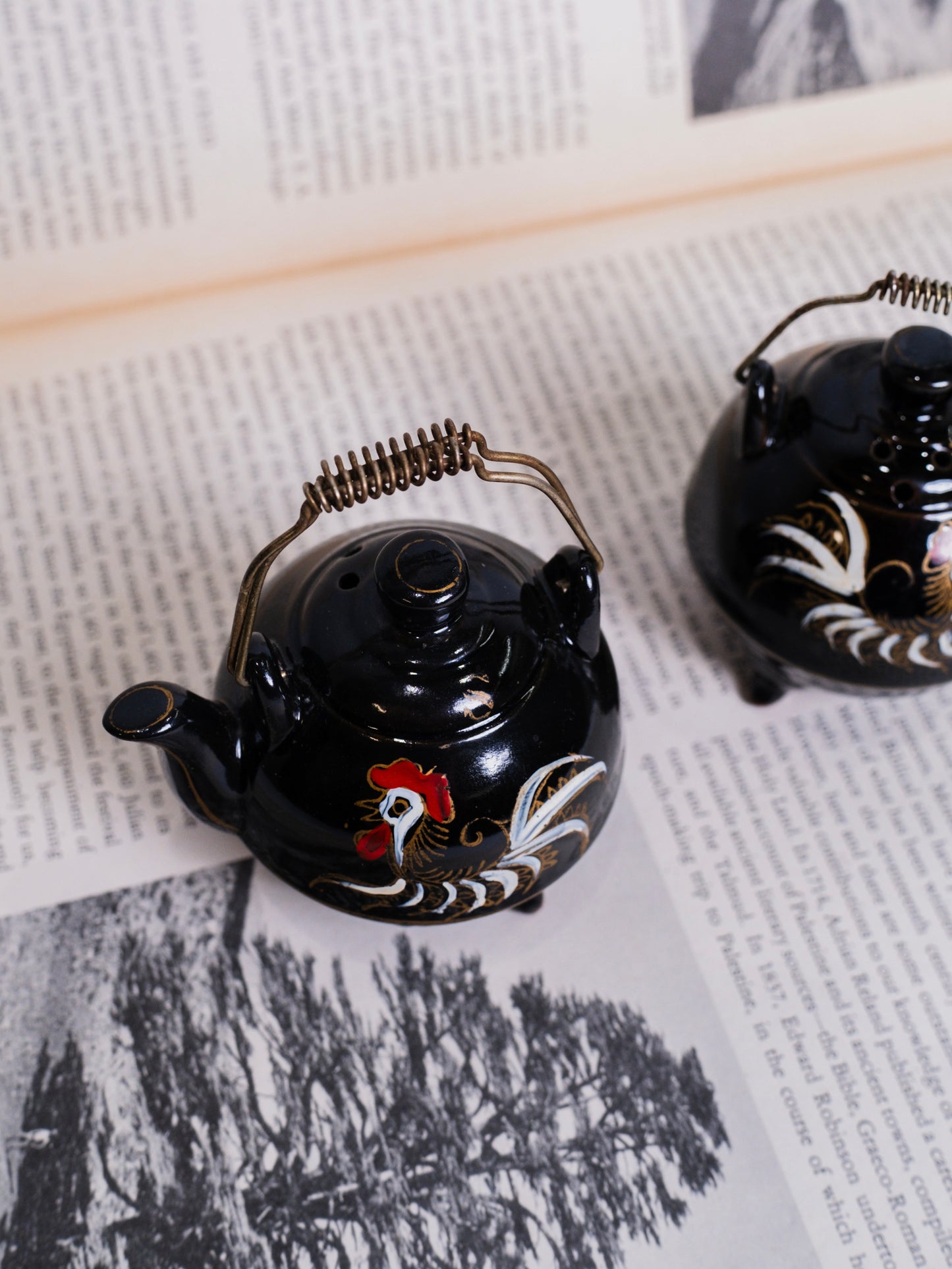 Vintage 1950s Ceramic Japanese Hand-Painted Tea Kettle Salt & Pepper Shaker Set