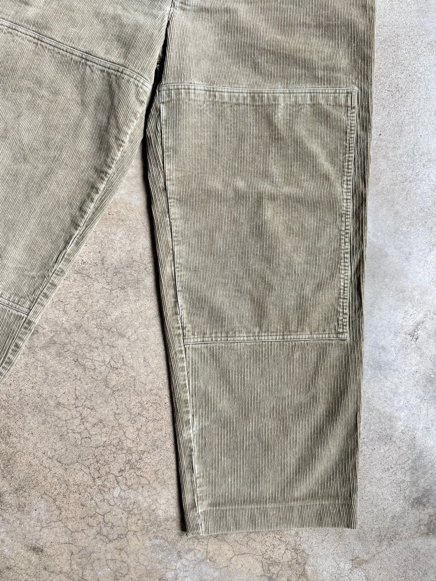Vintage 1990s Abercrombie & Fitch Green Corduroy Baggy Double-Knee Pants | 34R