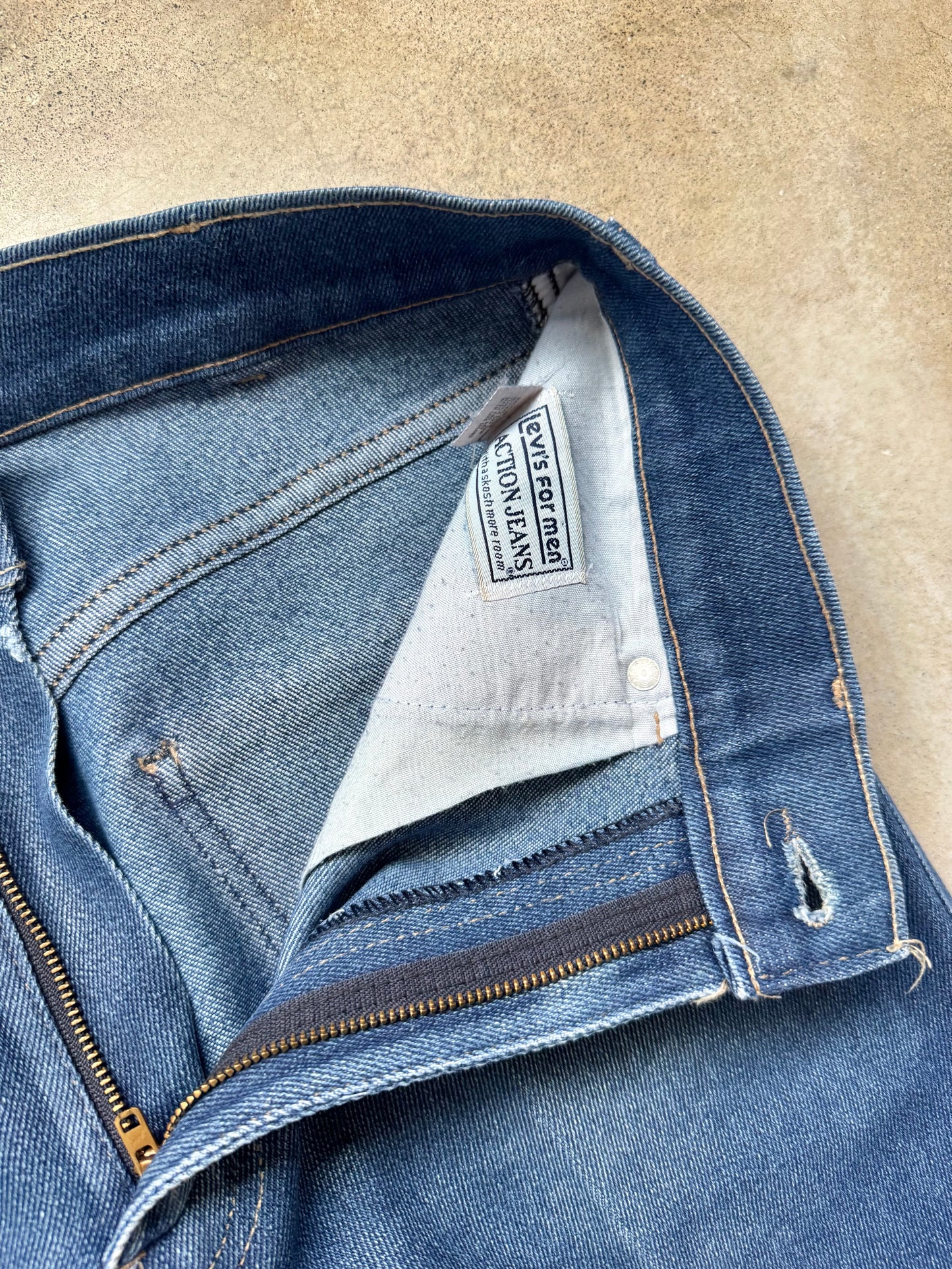 Vintage 1980s Levi’s Action Jeans “Skosh More Room” Faded Dark Wash Jeans | 32x32