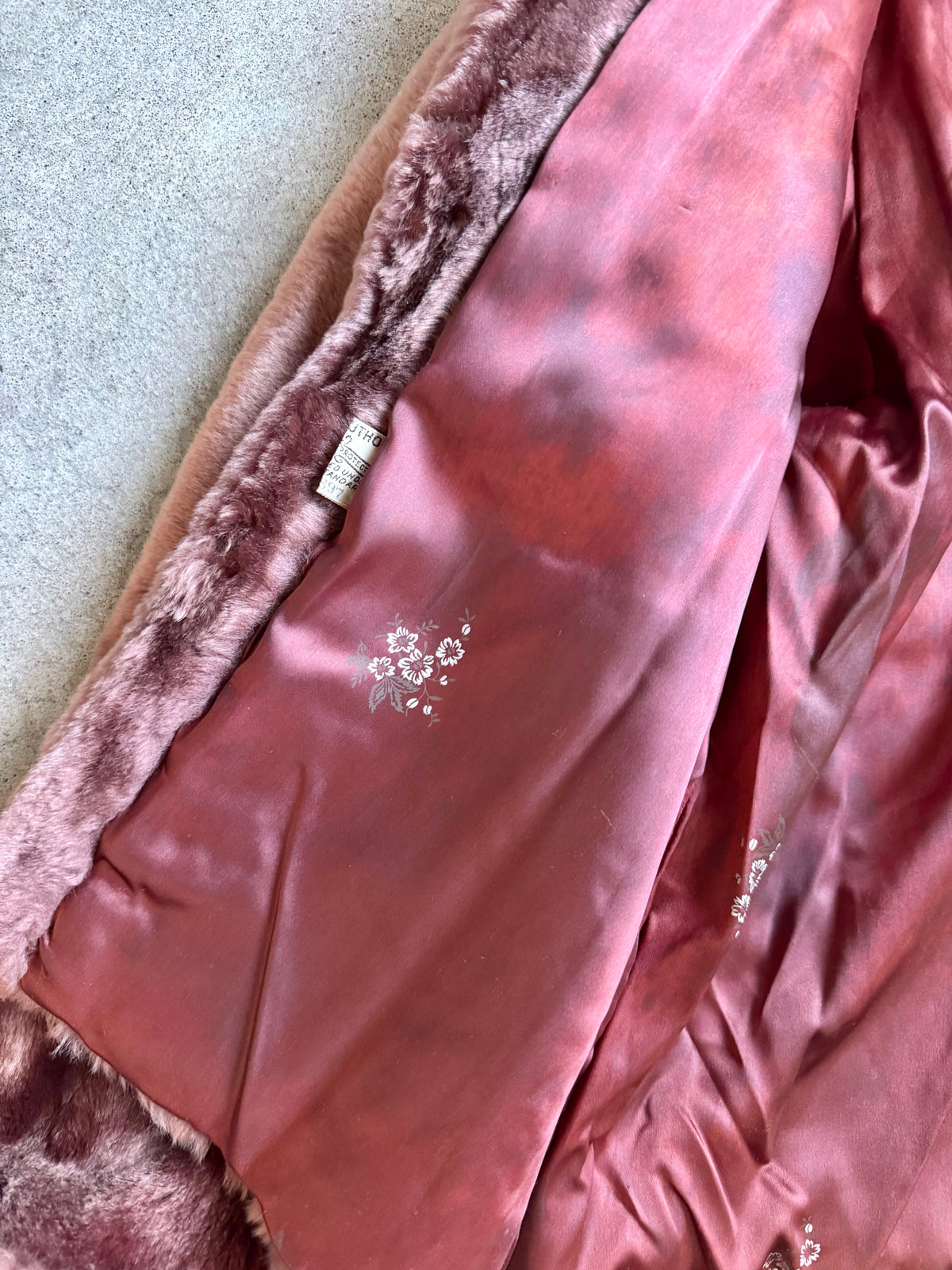 Vintage 1950s Mauve Mouton Fur Cuffed Sleeve Short Coat | Medium