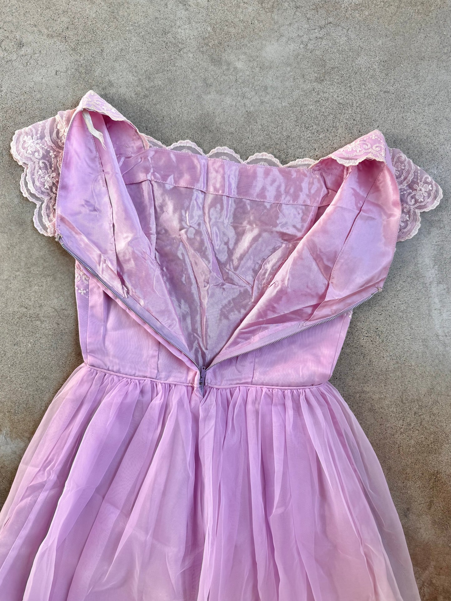 Vintage 1950s Lilac Floral Embroidered Pleated Party Dress | Small