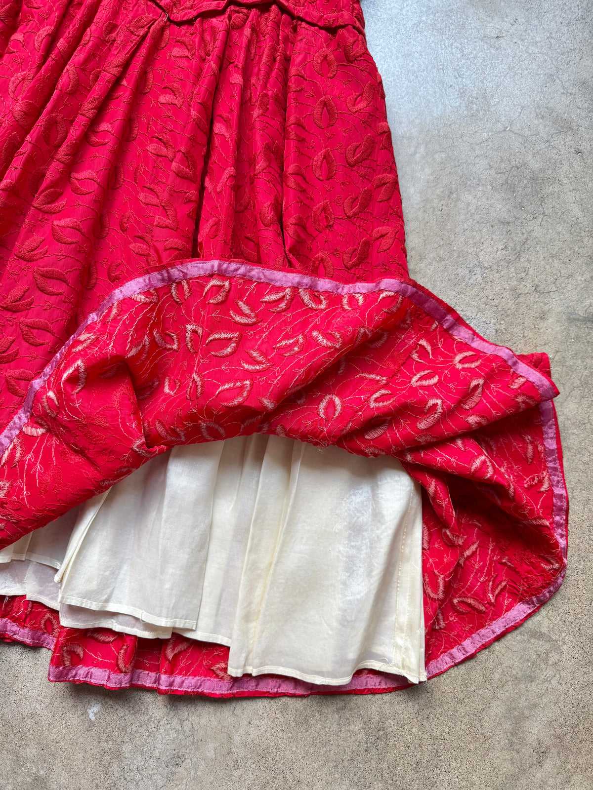 Vintage 1950s Red Leaf Embroidered Short Sleeve Swing Dress | Small