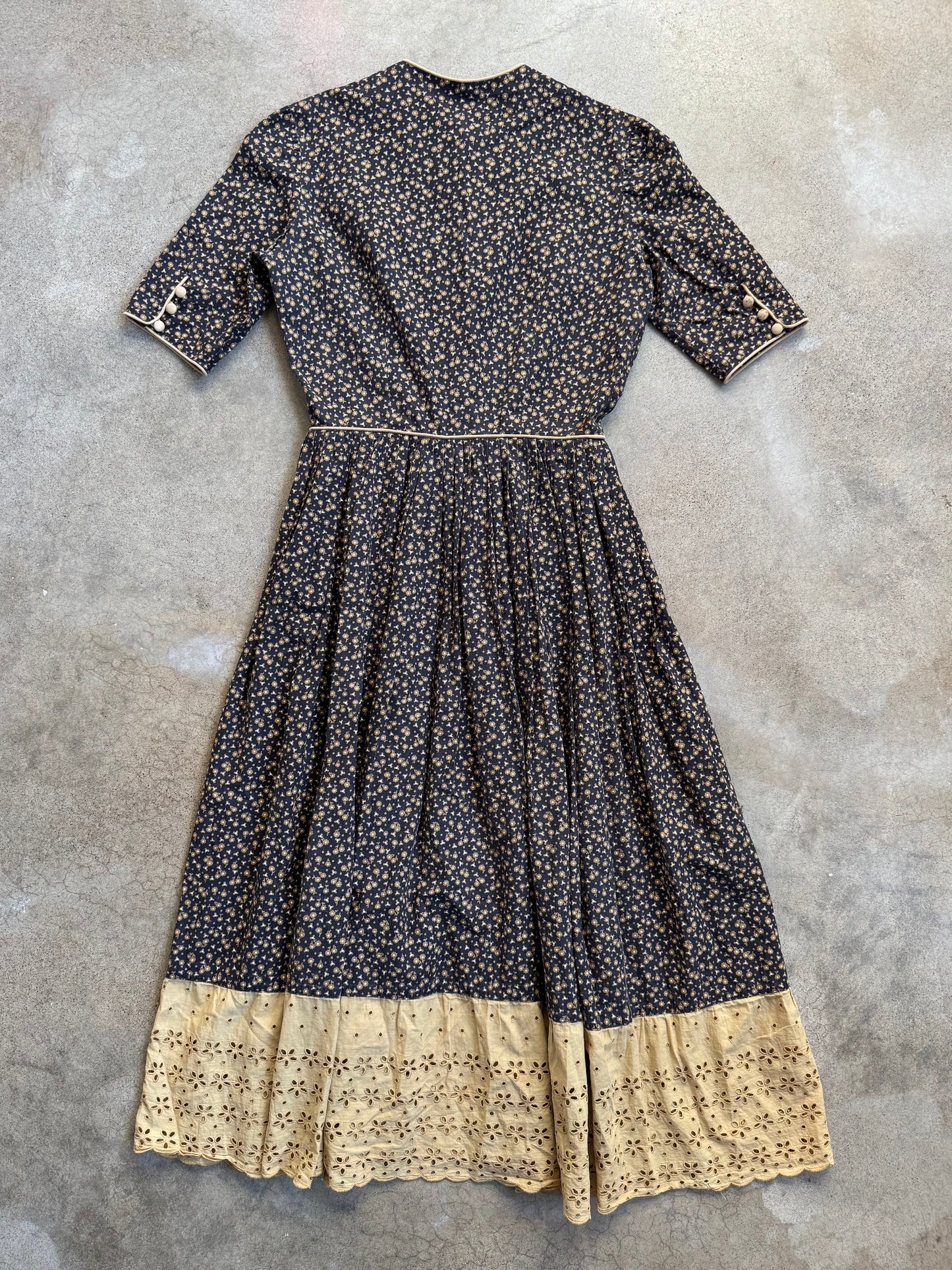 Vintage 1950s Bill Atkinson Glen of Michigan Floral Pattern Button-Up Pleated Dress | Small