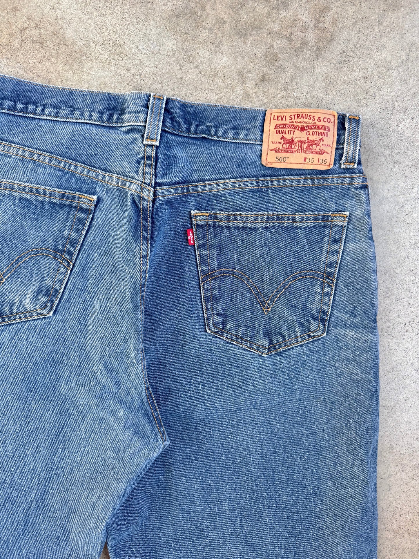 Levi's 560 Comfort Fit Medium Wash Jeans | 36x36