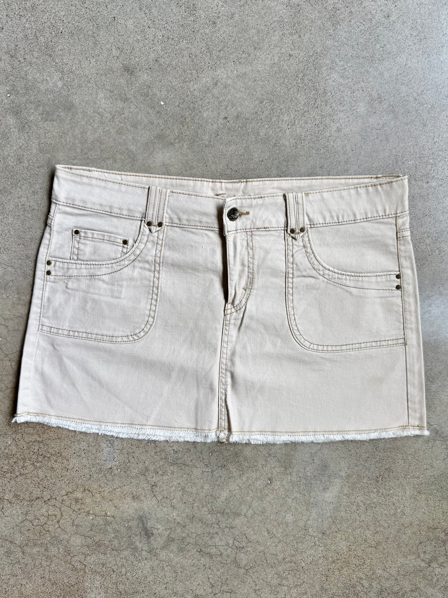 2000s Jordache Cream Low-Rise Mini Skirt | Medium