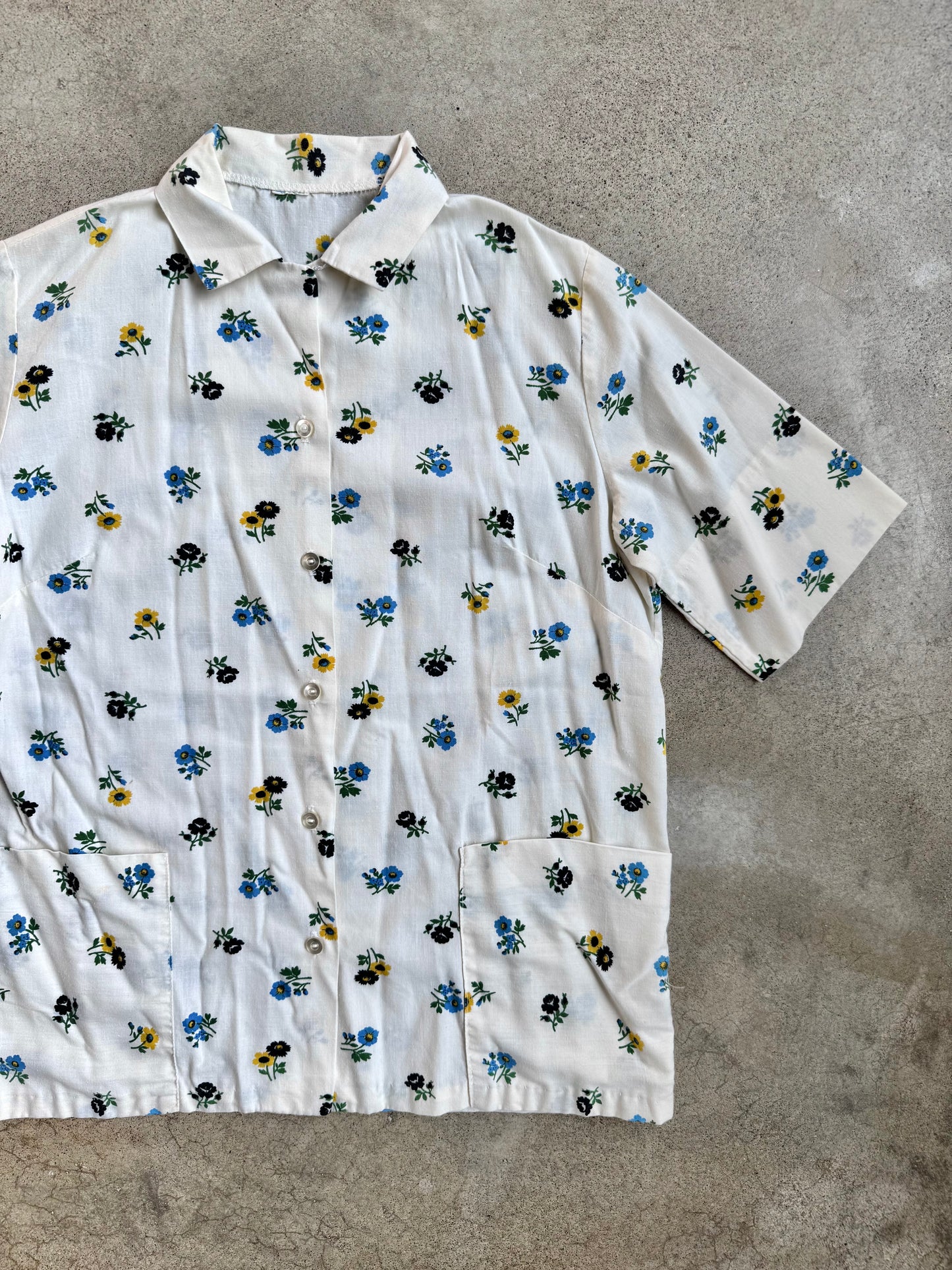 Vintage 1970s White Floral Pattern Short Sleeve Blouse | Medium