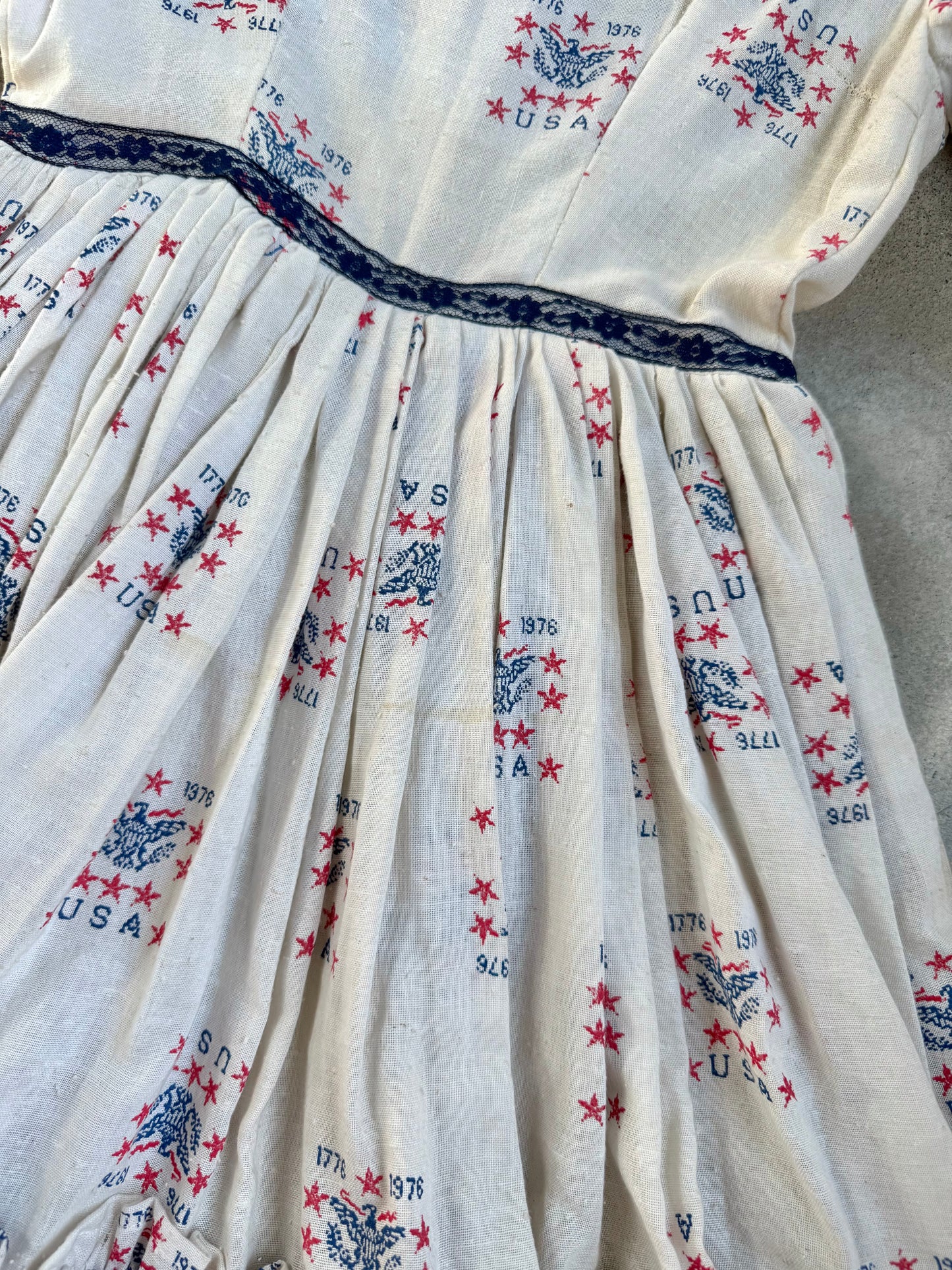 Vintage 1970s USA Bicentennial Pattern Short Sleeve Prairie Dress | Small