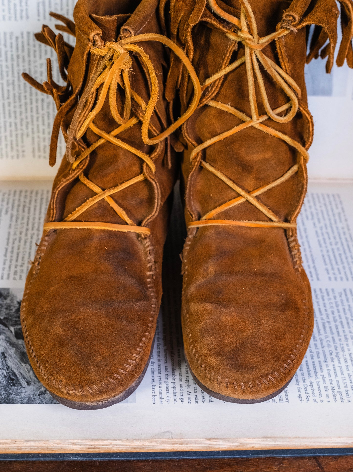 Vintage 1970s Minnetonka Moccasins Brown Suede Fringe Ankle Boots | Women’s 9