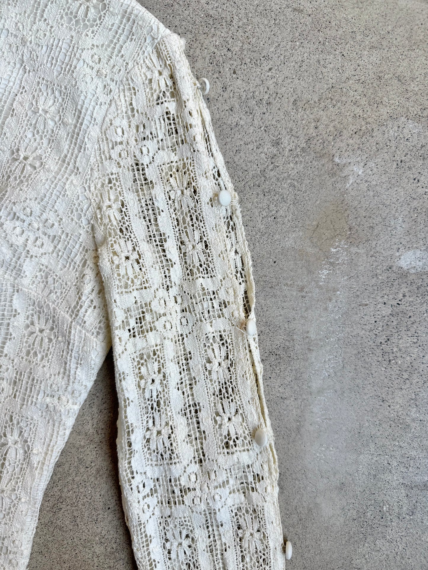 Vintage 1960s Chessa Davis Cream Floral Crochet Lace Blouse | Small