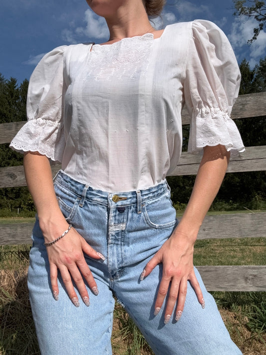 Vintage 1970s White Floral Embroidered Puff Sleeve Blouse | S/M