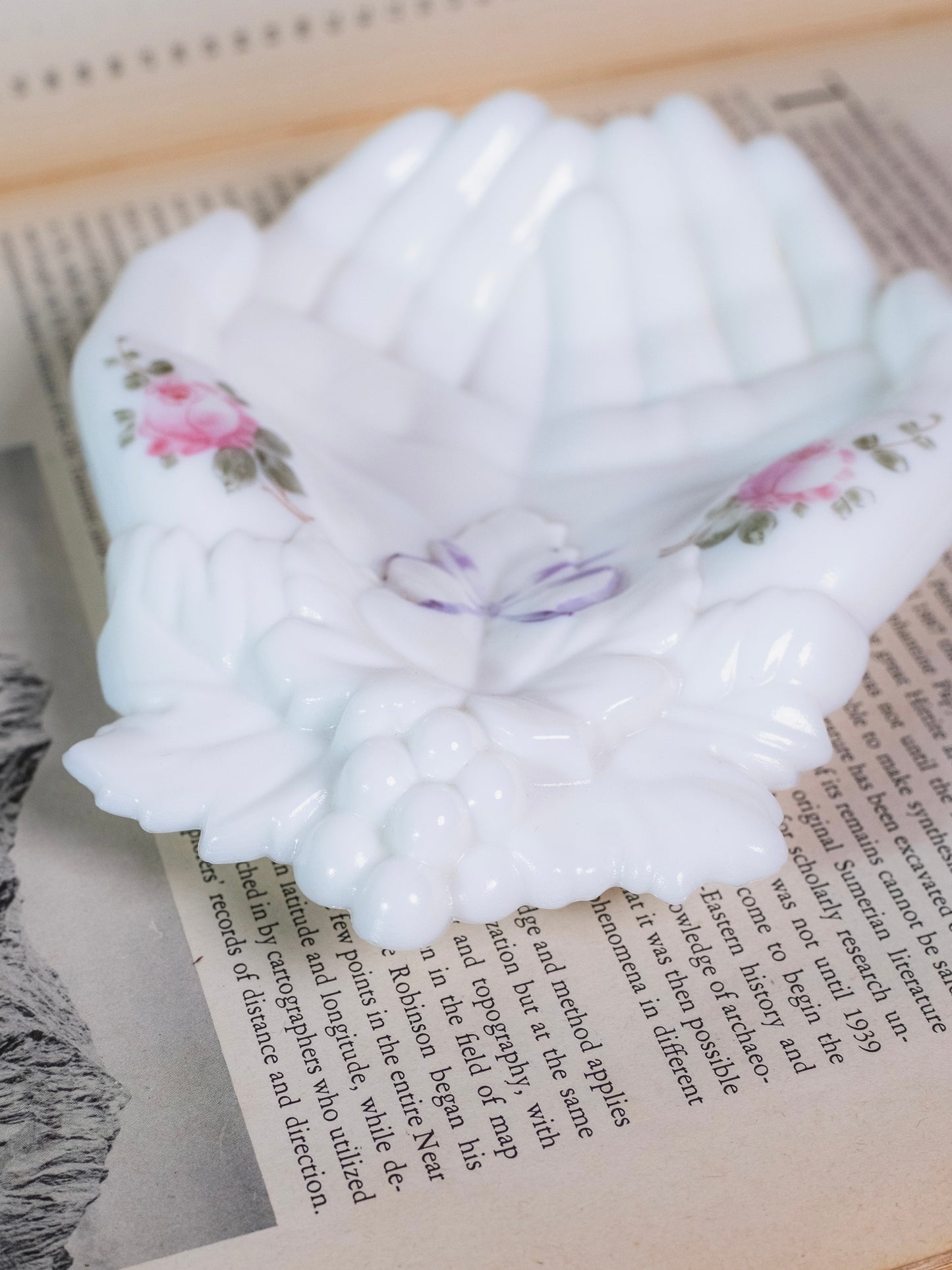 Vintage 1970s Westmoreland Hand-Painted Milk Glass Cupping Hands Trinket Dish