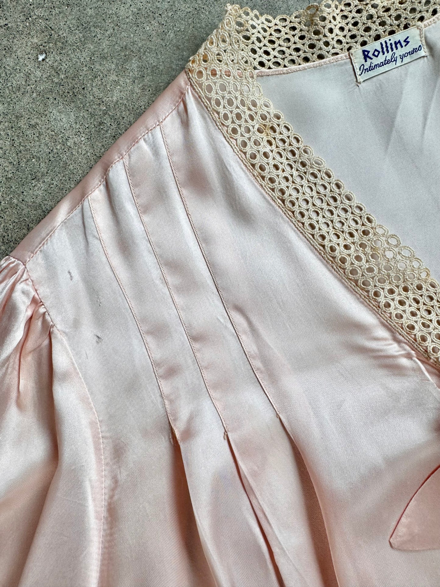 Vintage 1930s Rollins Pale Pink Satin Lace Trim Bed Jacket | Medium