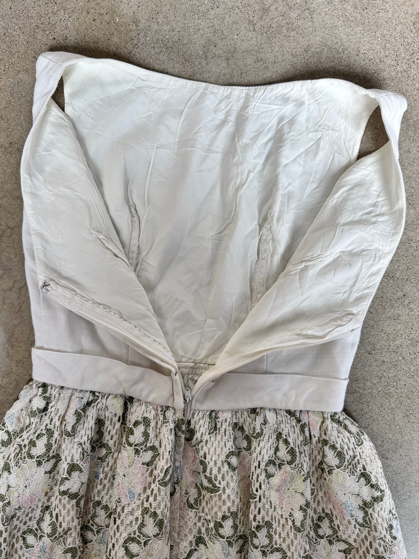 Vintage 1960s White Sleeveless Floral Crochet Lace Mini Dress | XS