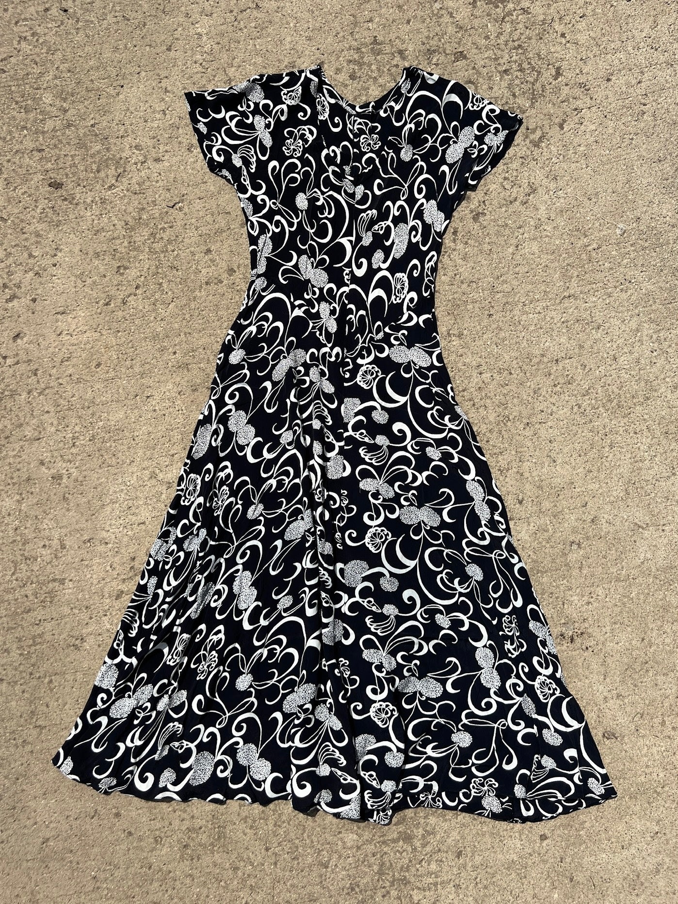Vintage 1990s Black & White Pattern Short Sleeve Midi Dress | Medium
