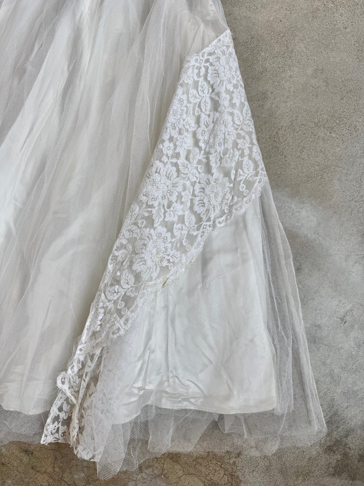 Vintage 1950s Handmade White Lace Tea-Length Tulle Skirt Wedding Gown | XS