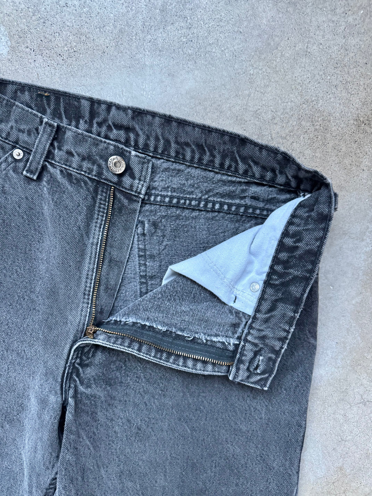 Vintage 1980s/90s Levi’s 550 Relaxed Fit Washed Black Jeans | 33x32