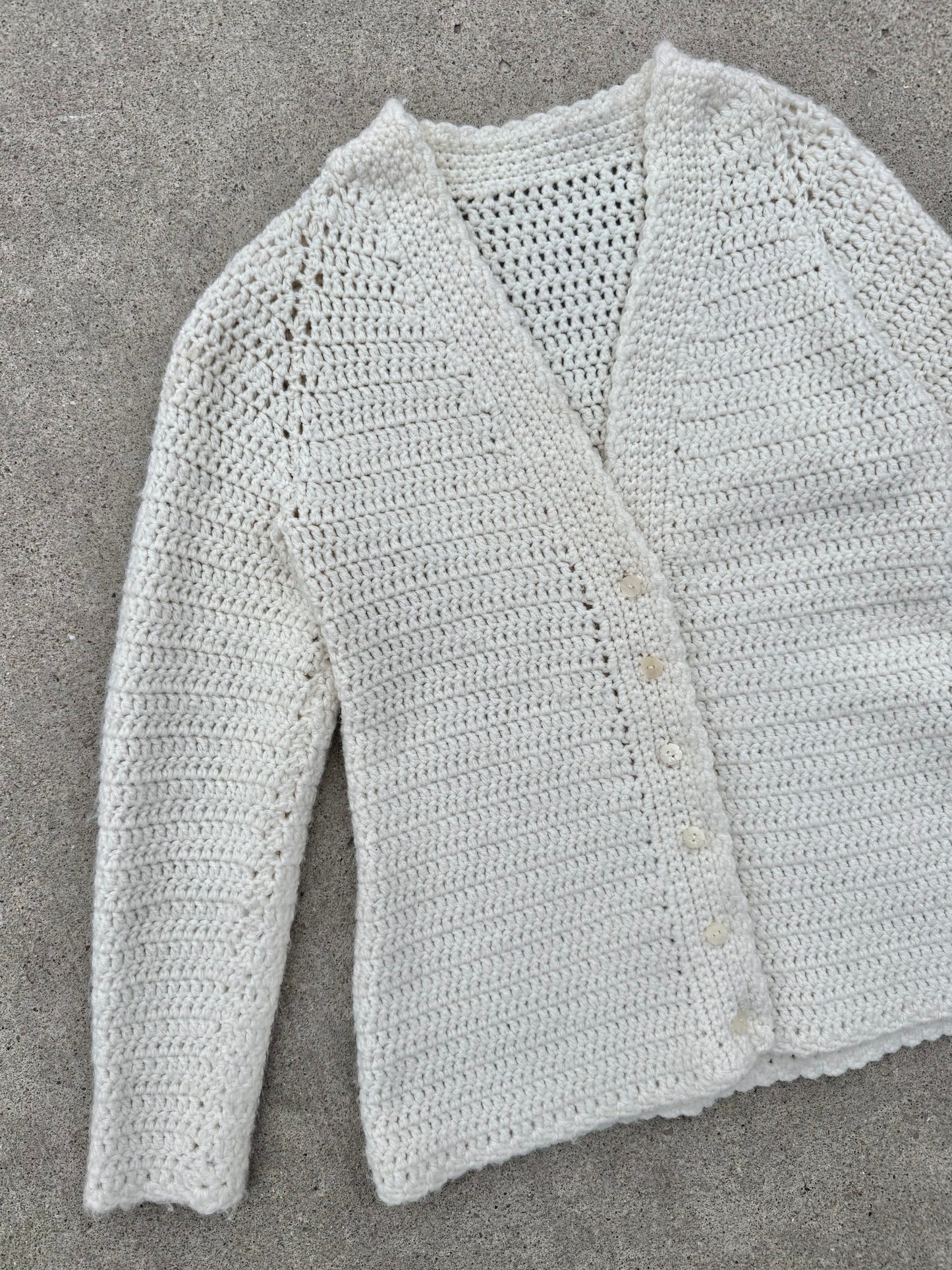 Vintage 1960s Handmade Crochet Ivory Cardigan | XS/S