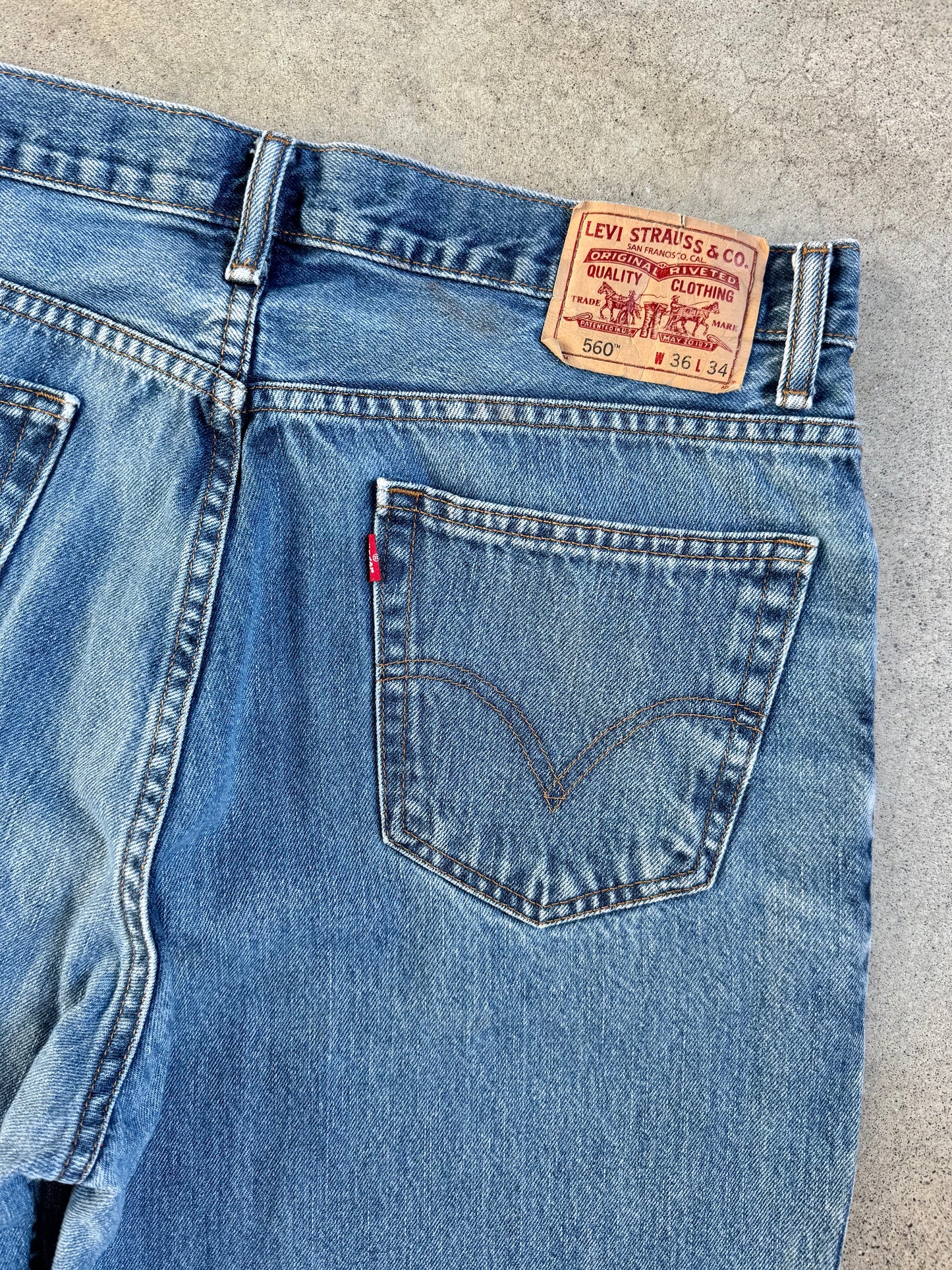 Levi's 560 Comfort Fit Medium Wash Jeans | 36x34