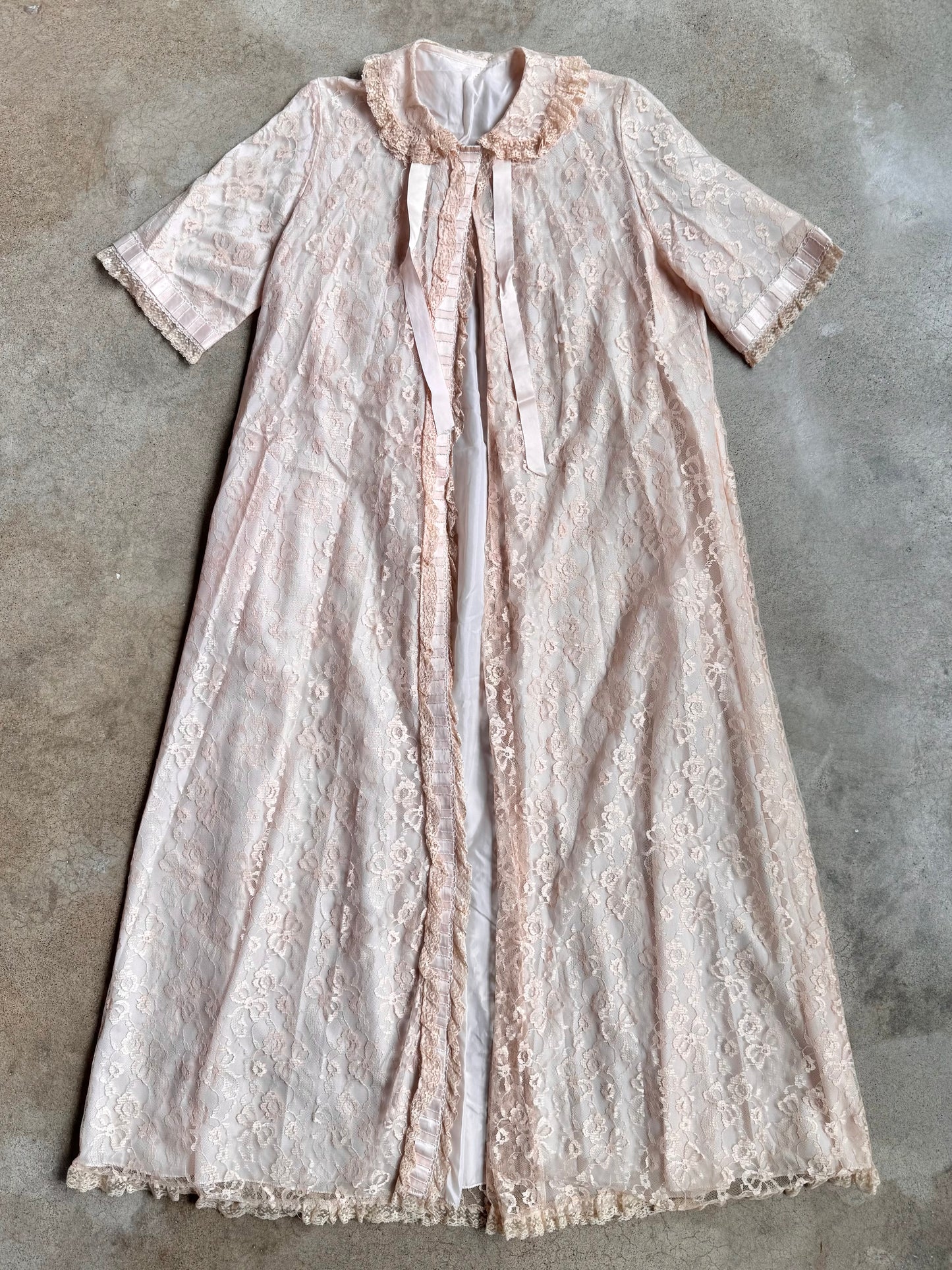 Vintage 1940s Pale Pink Lace Full-Length House Coat Duster | M/L