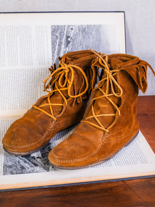 Vintage 1970s Minnetonka Moccasins Brown Suede Fringe Ankle Boots | Women’s 9