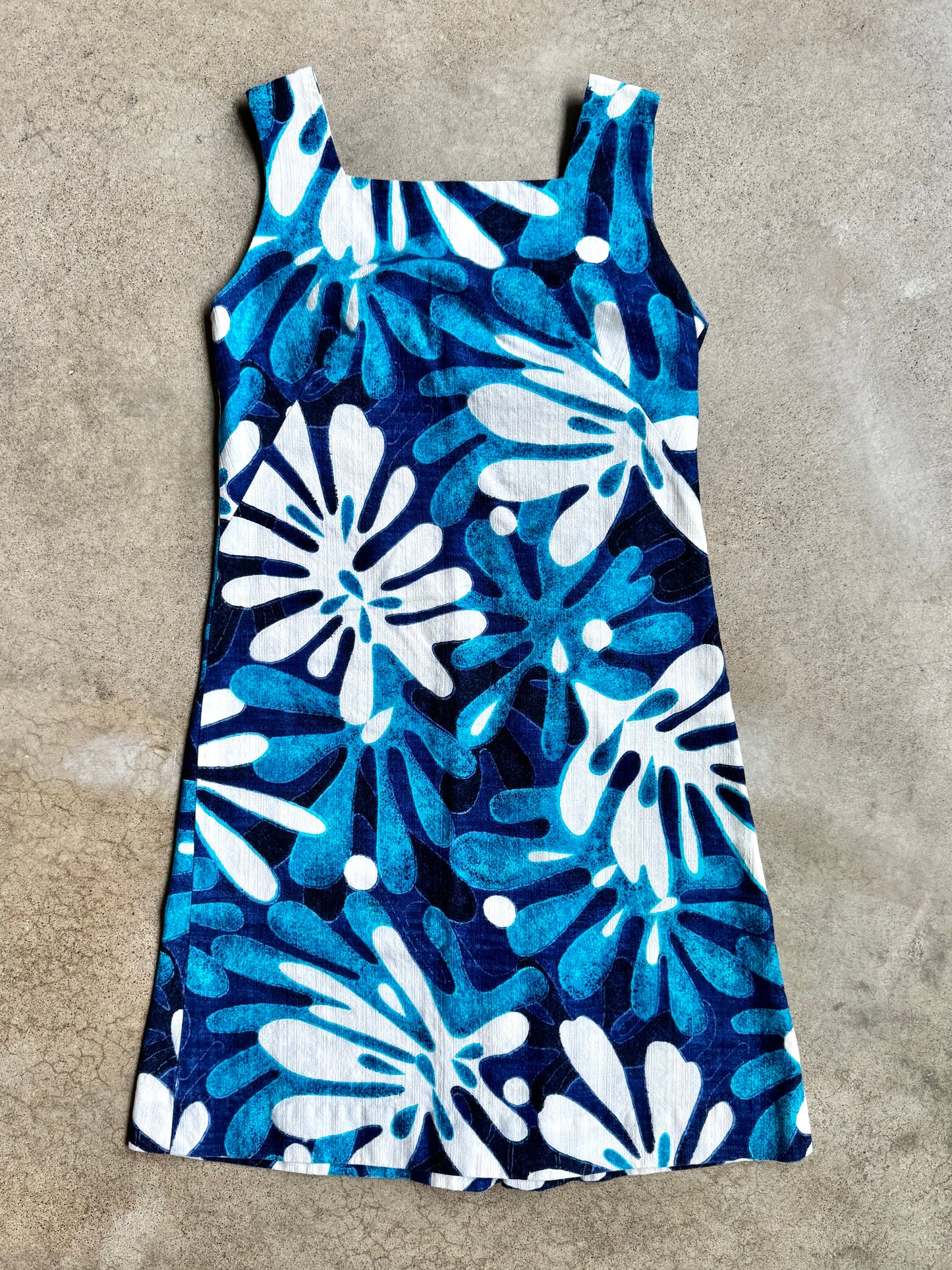 Vintage 1960s Malihini Hawaiian Blue & White Barkcloth Dress | Small