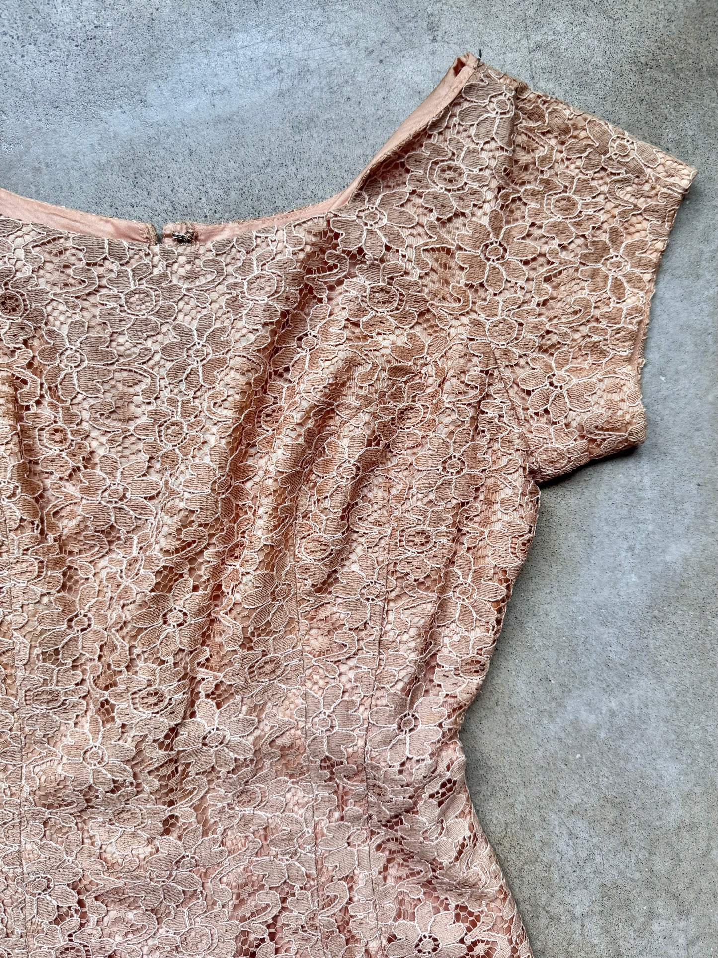 Vintage 1950s Dusty Pink Lace Cocktail Dress | Small