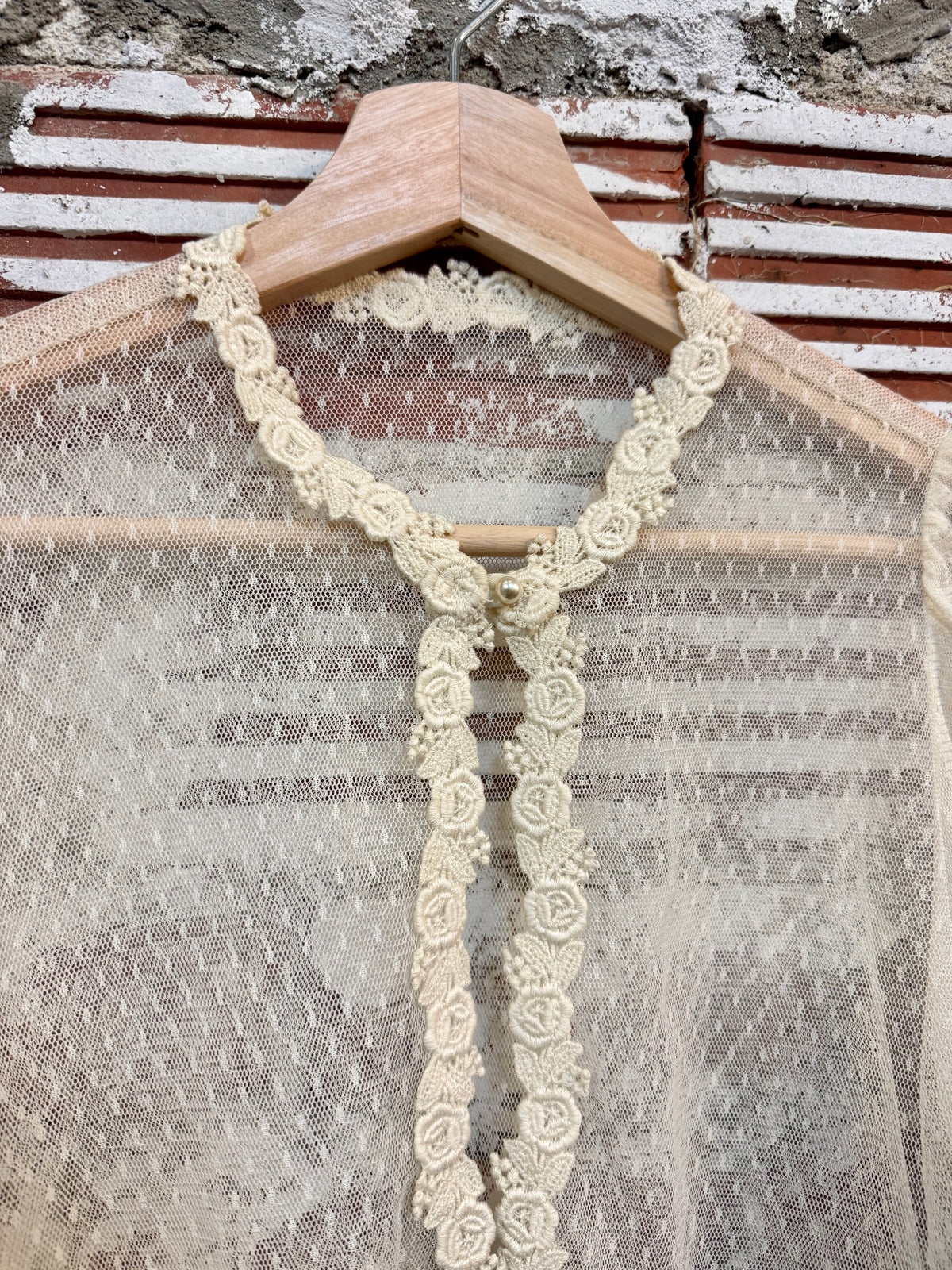 Vintage 1970’s Ivory Point D’Esprit Floral Lace Trim Cropped Cardigan | XS