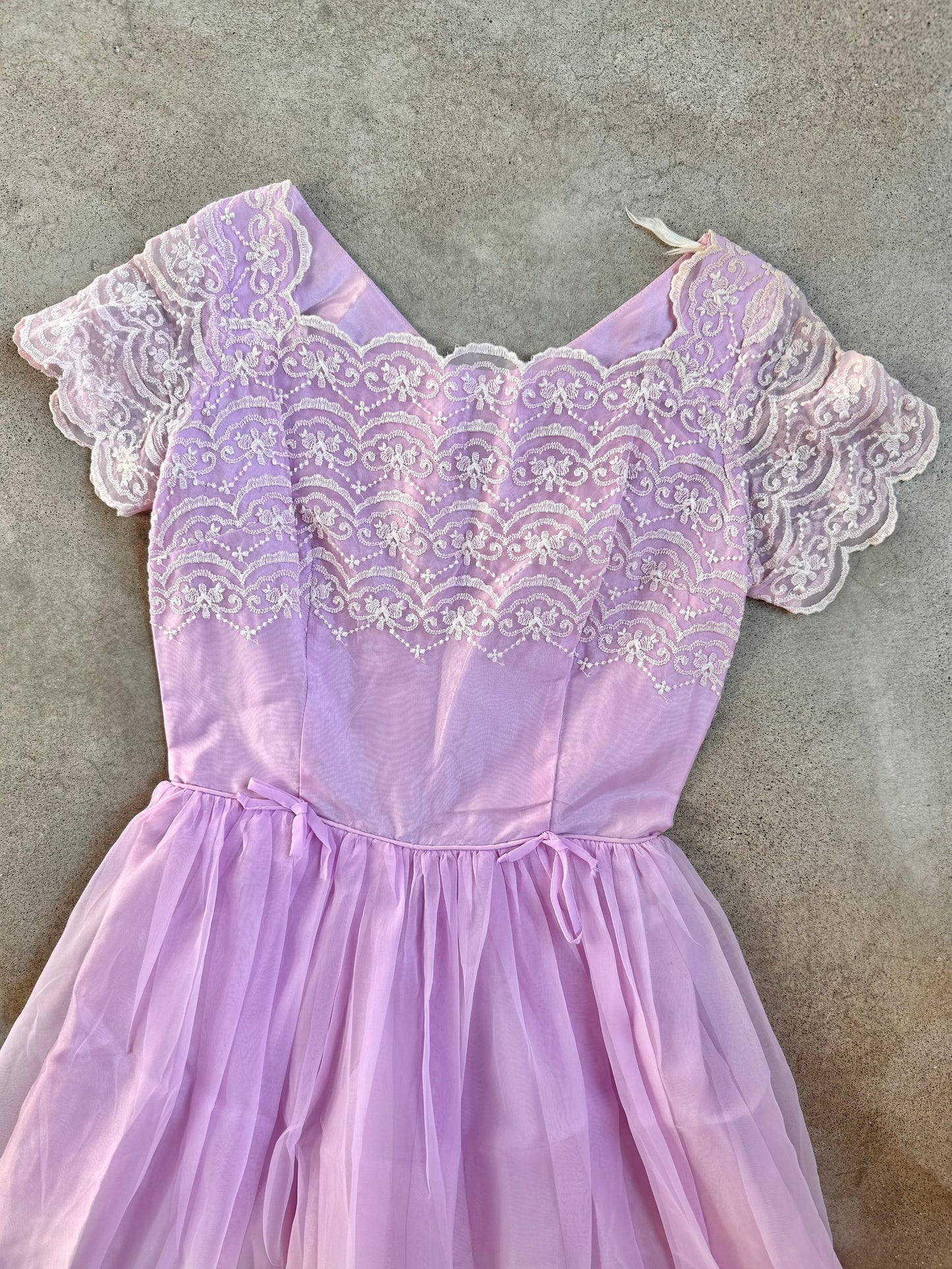 Vintage 1950s Lilac Floral Embroidered Pleated Party Dress | Small