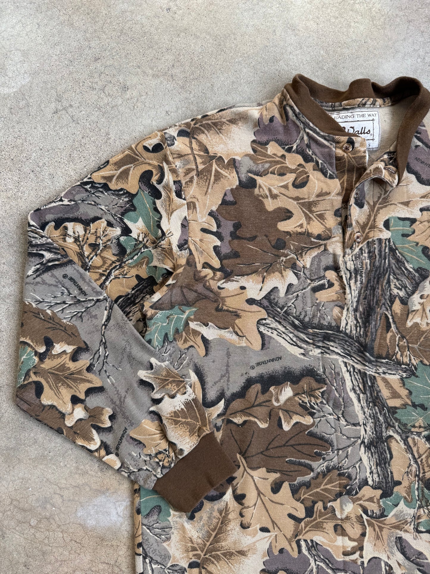 Vintage 1990s Walls Realtree Advantage Camo Cotton Henley Shirt | Medium