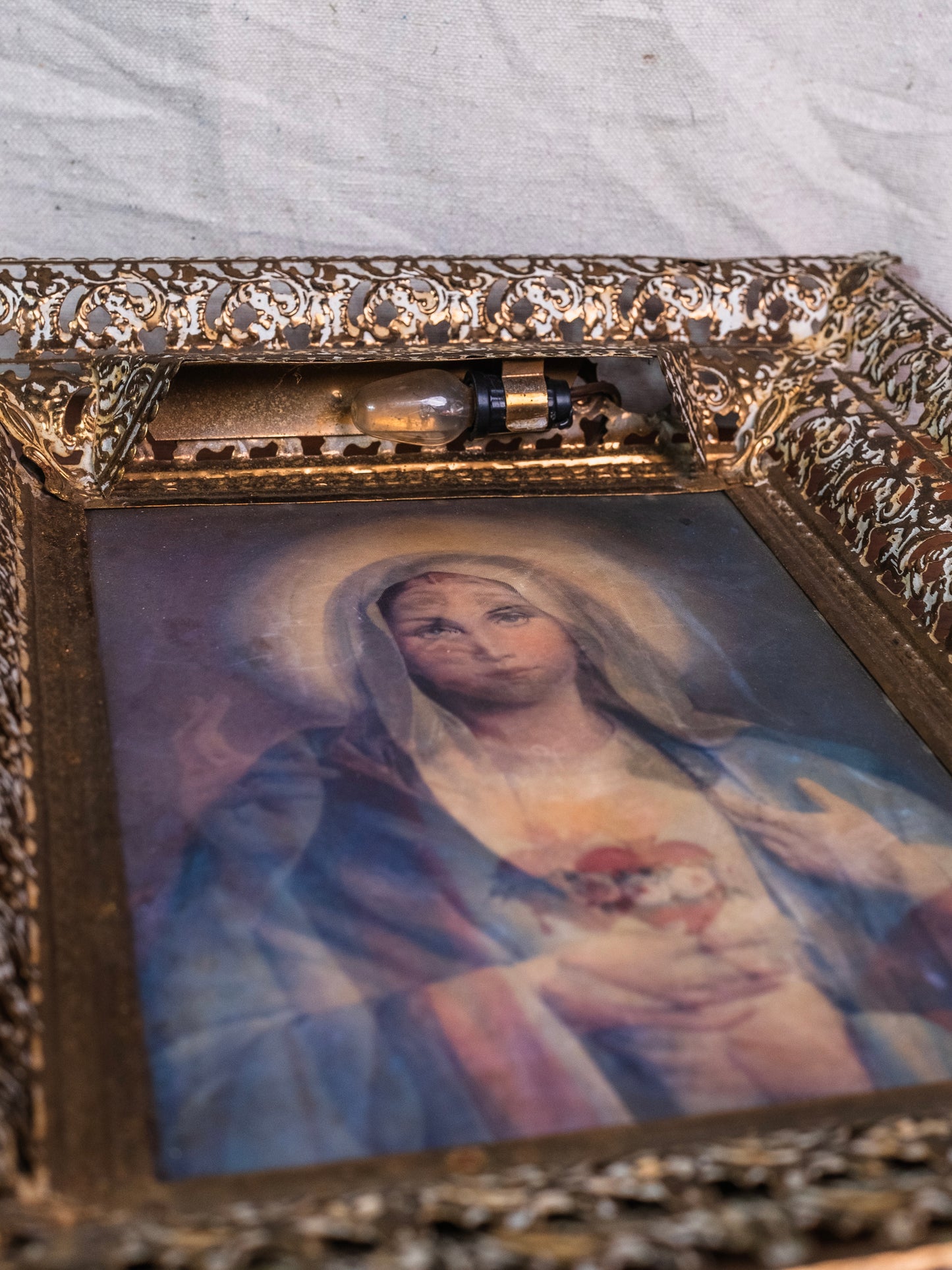 Vintage 1950s Gold Framed Holographic 3D "Jesus & Mary" Light Up Picture