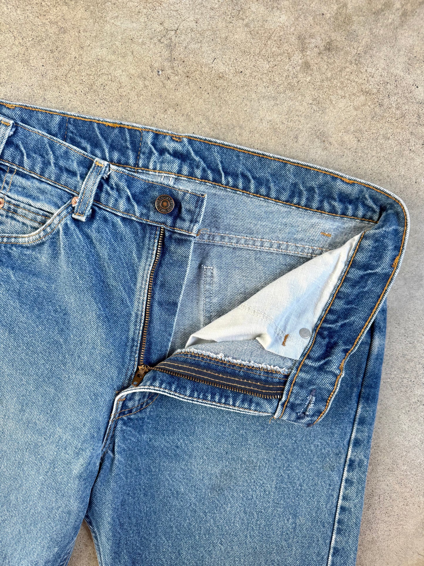 Vintage 1980s Levi’s 505 Orange Tab Medium Wash Jeans | 32x33