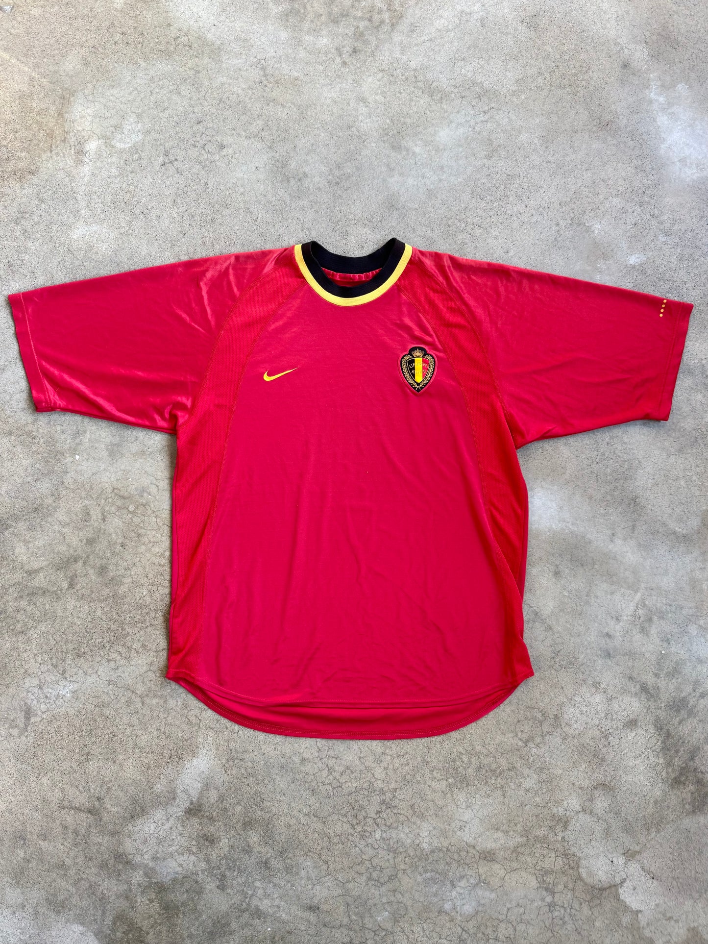 2001-2002 Nike Belgium National Team Home Soccer Jersey | Medium