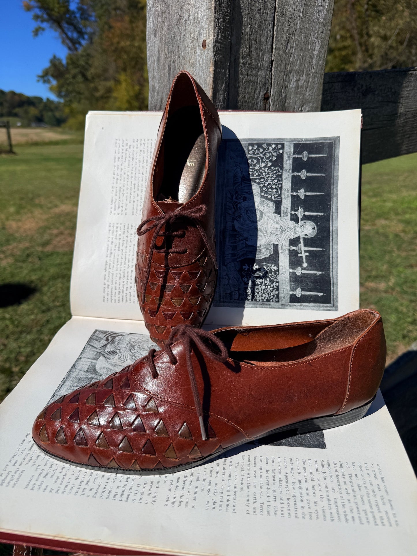 Vintage 1970s Leather Basketweave Lace-Up Oxford Shoes | Women’s 9